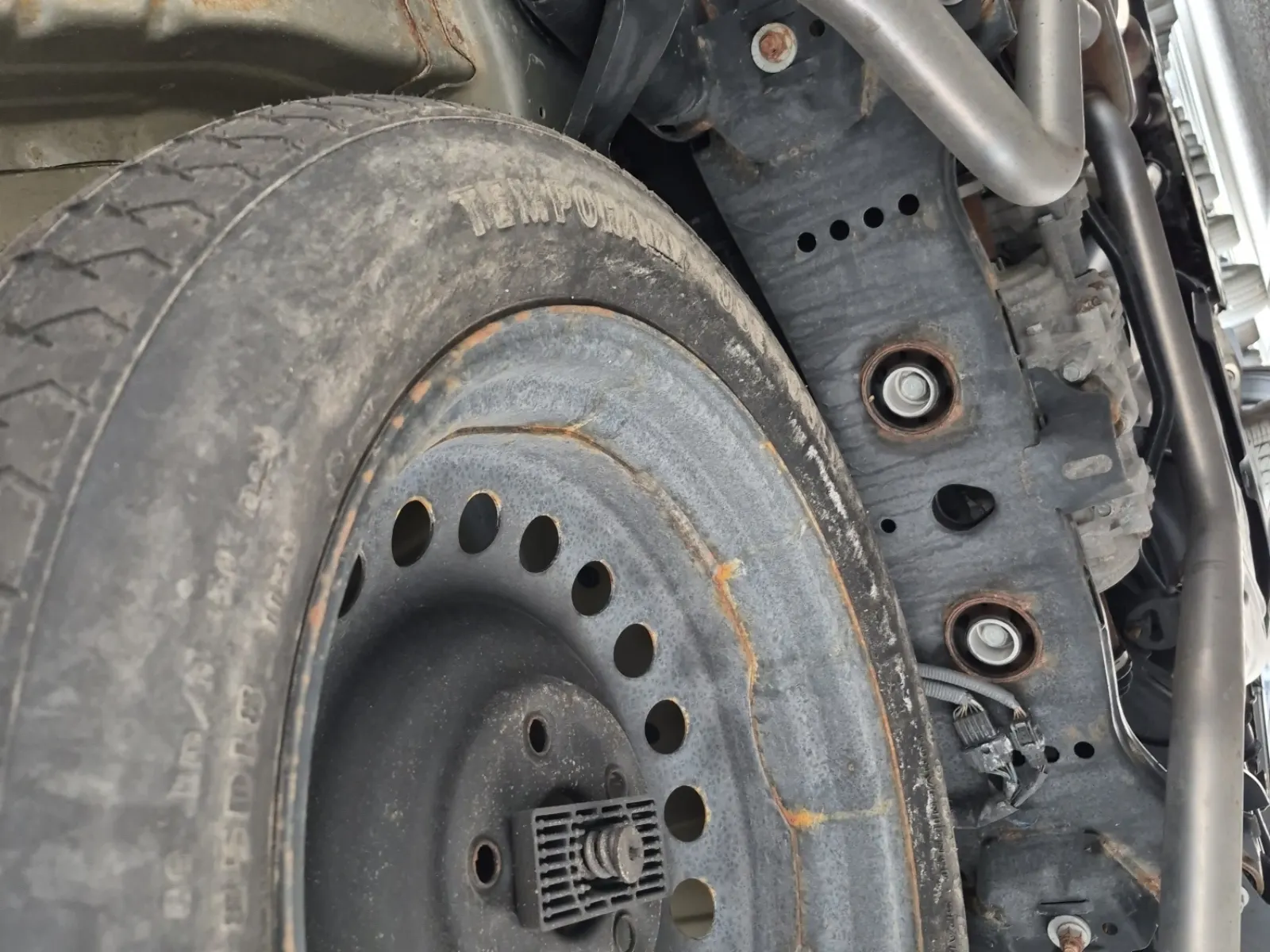 Spare Tire & Wheel Photo