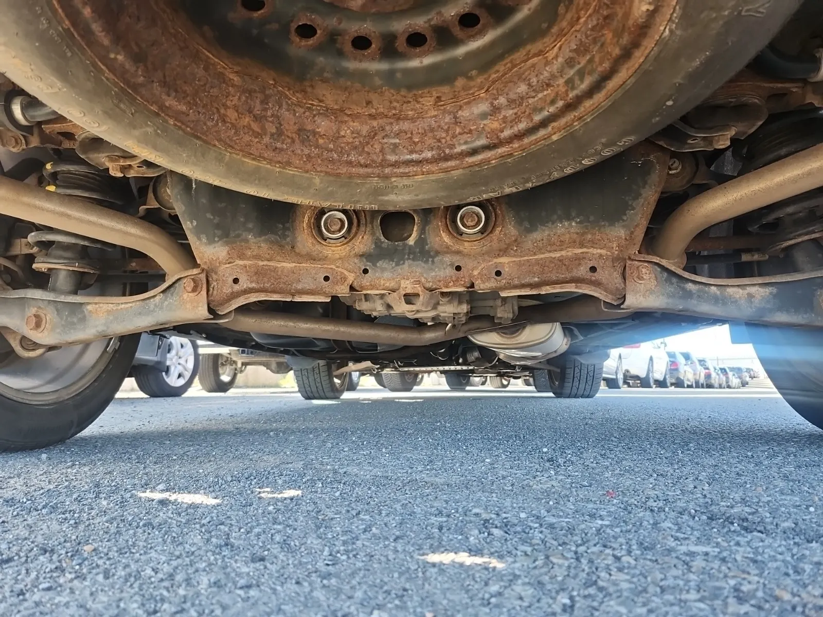 Undercarriage - Rear Photo