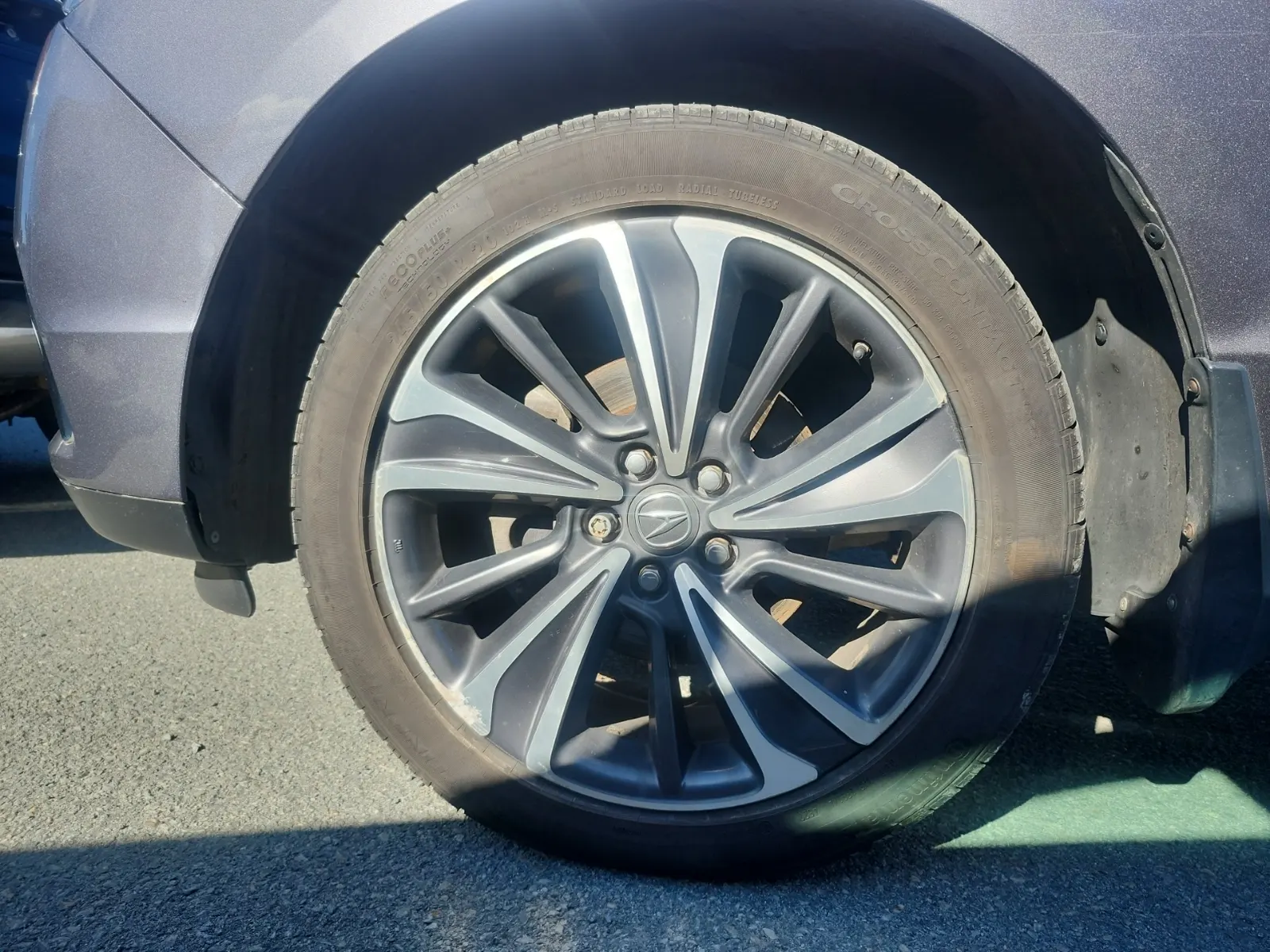 Front driver wheel/tire photo