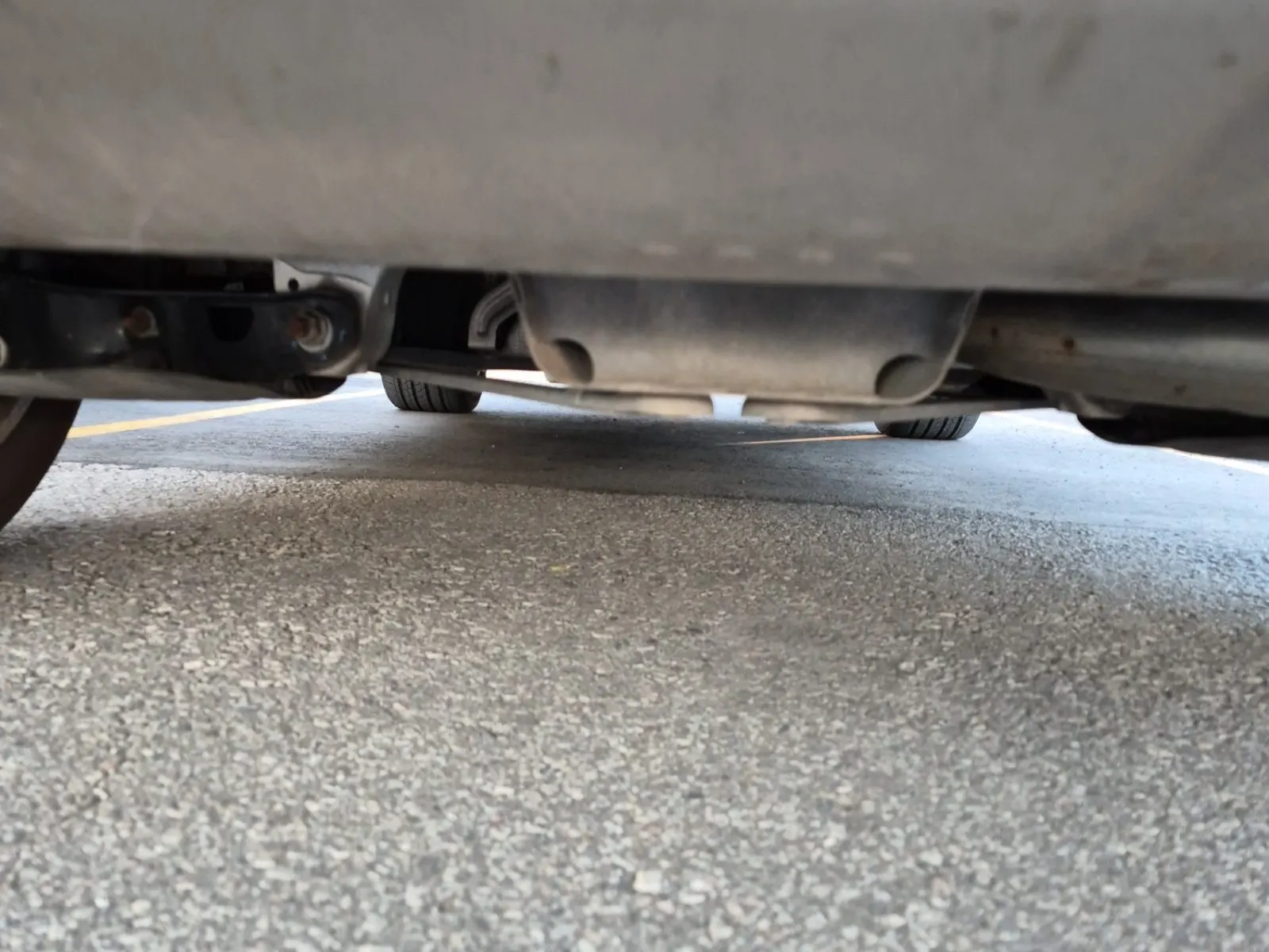 Undercarriage - Rear Photo