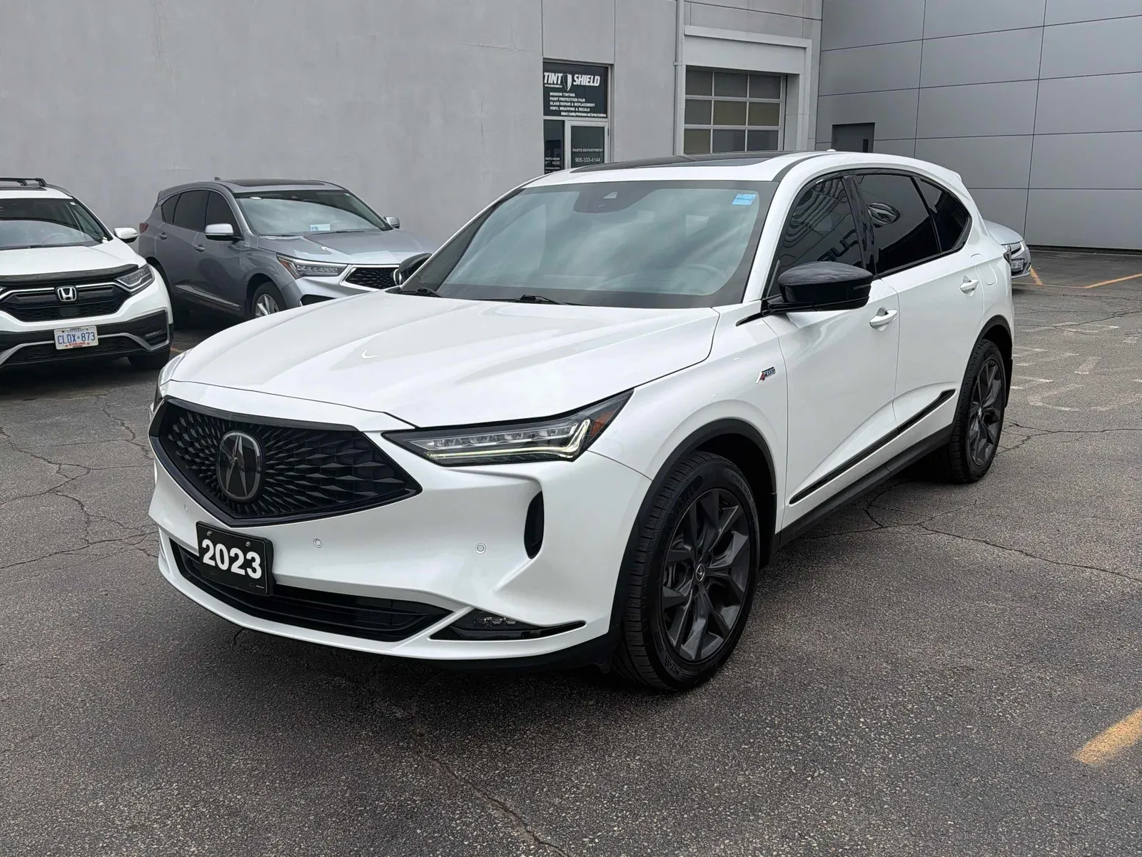 3/4 Front (Main image)