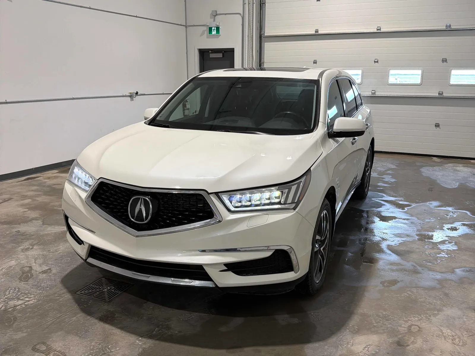 3/4 Front (Main image)