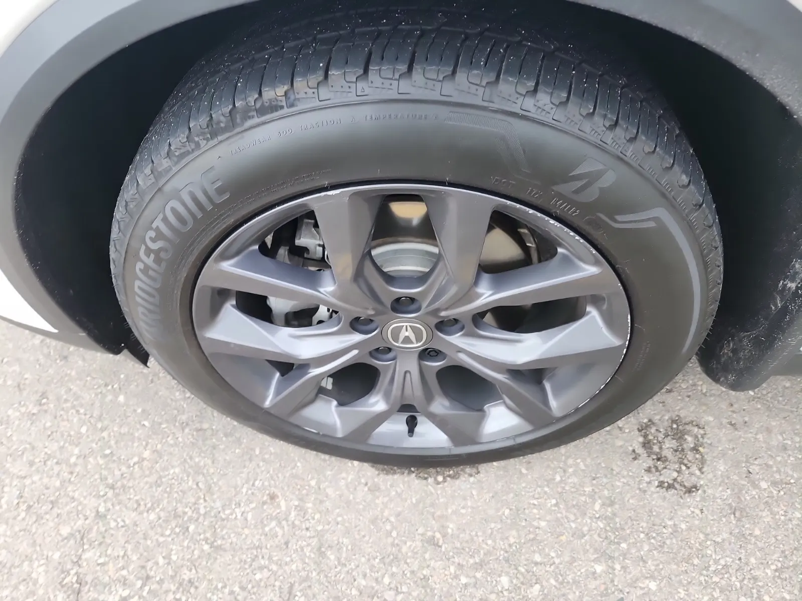 Front driver wheel/tire photo