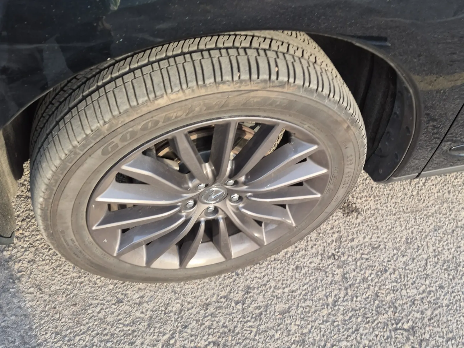 Front driver wheel/tire photo