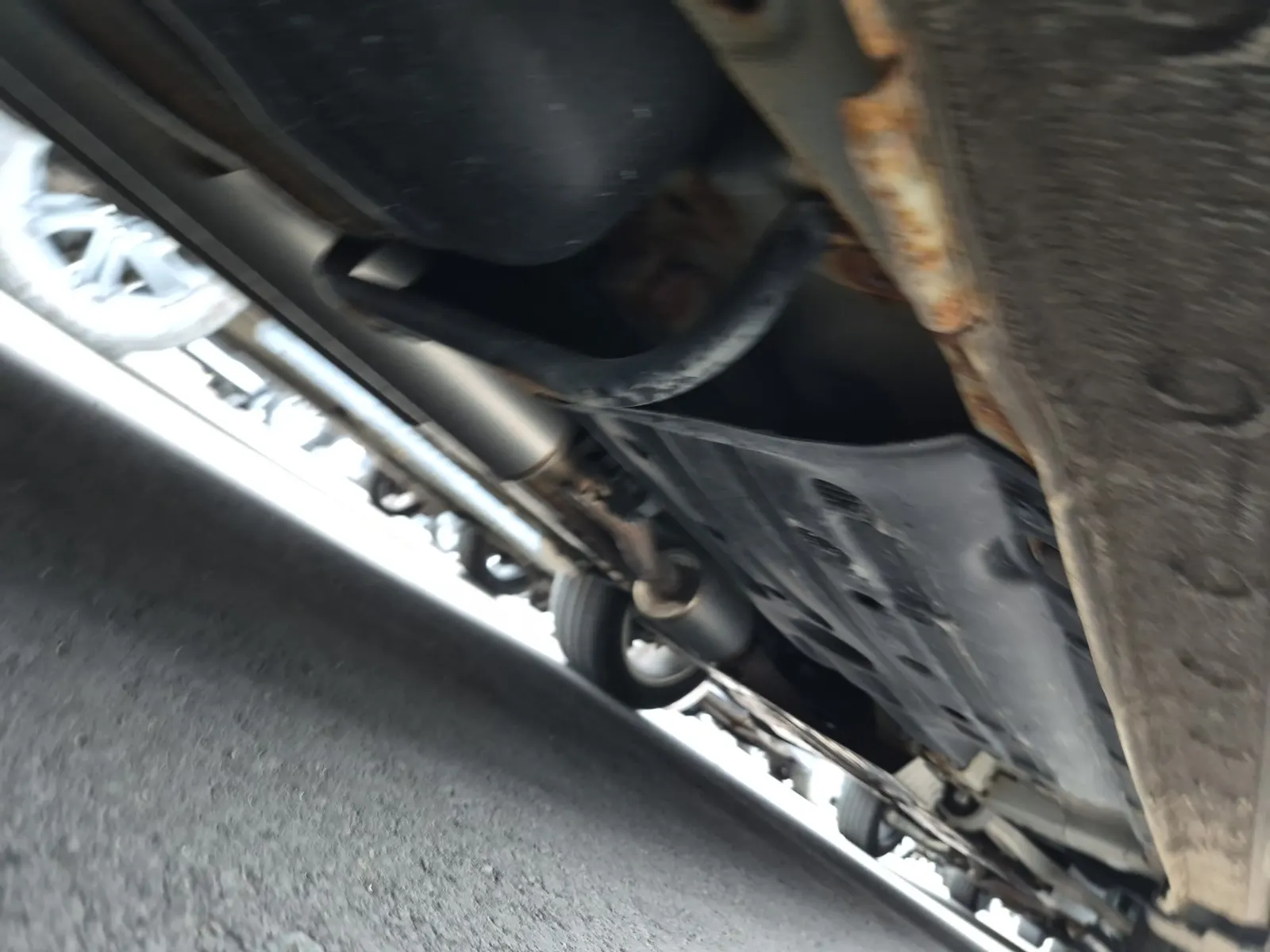 Undercarriage - Passenger Photo
