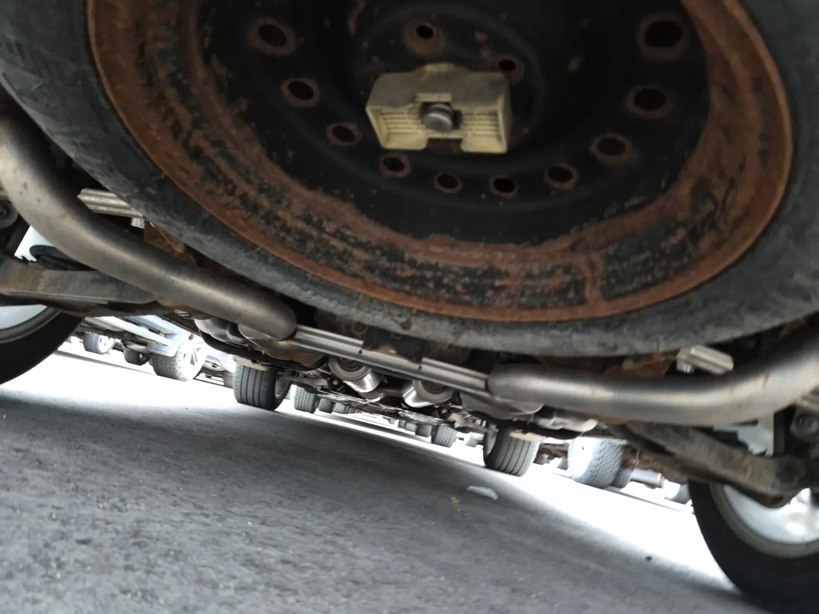 Undercarriage - Rear Photo