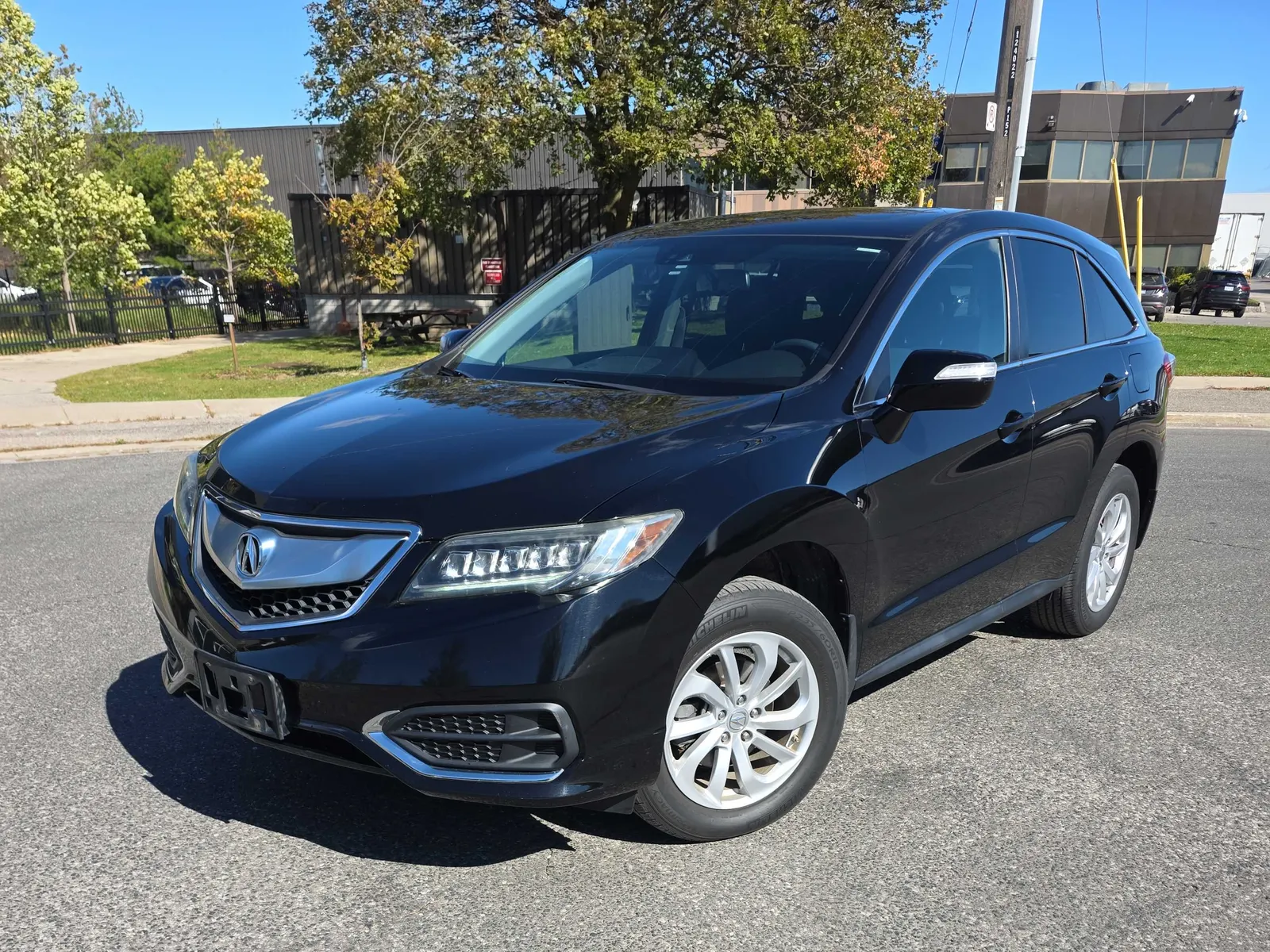 3/4 Front (Main image)
