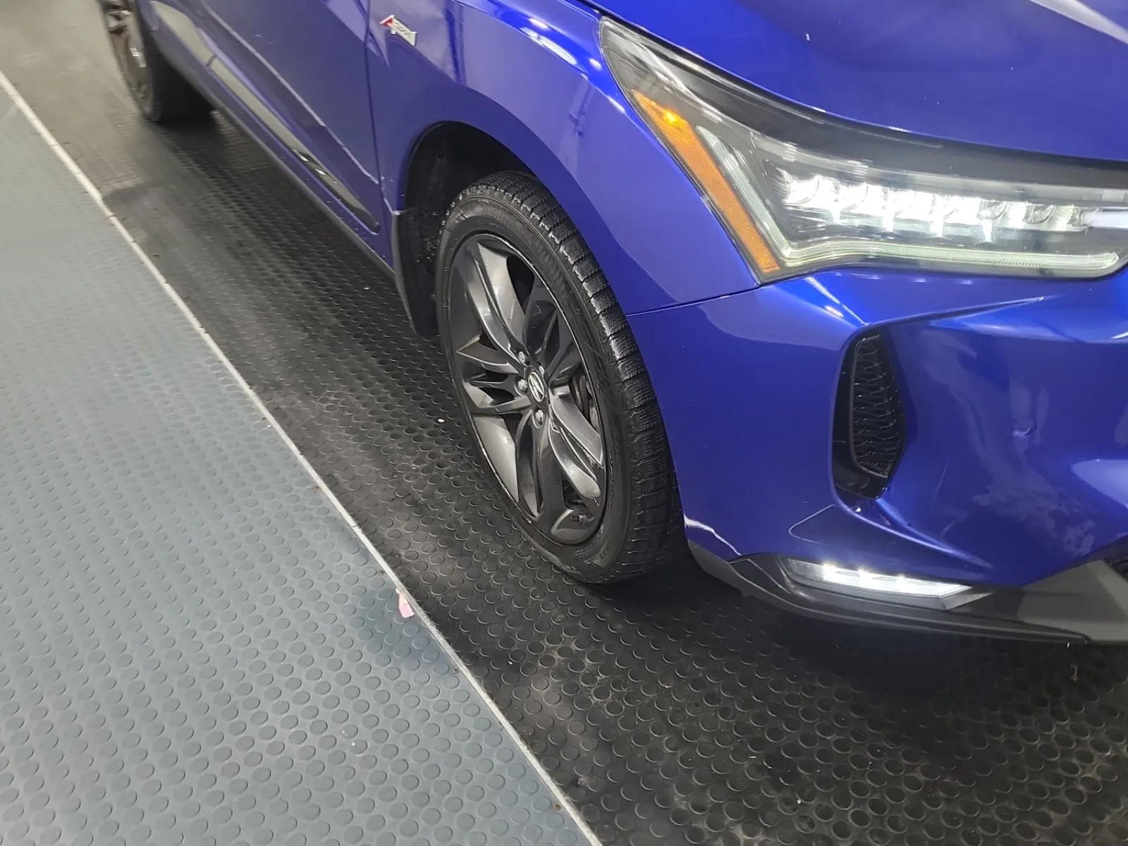 Right Front Wheel/Tire Photo