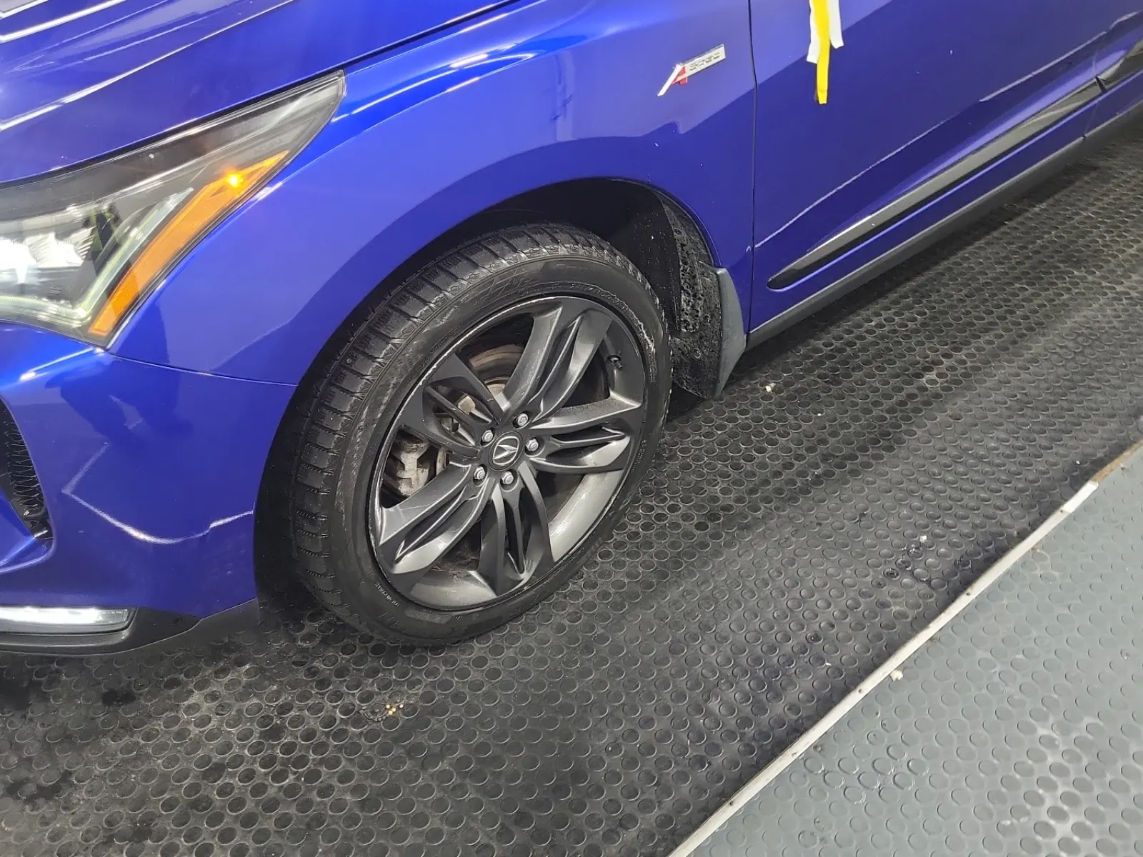 Front driver wheel/tire photo
