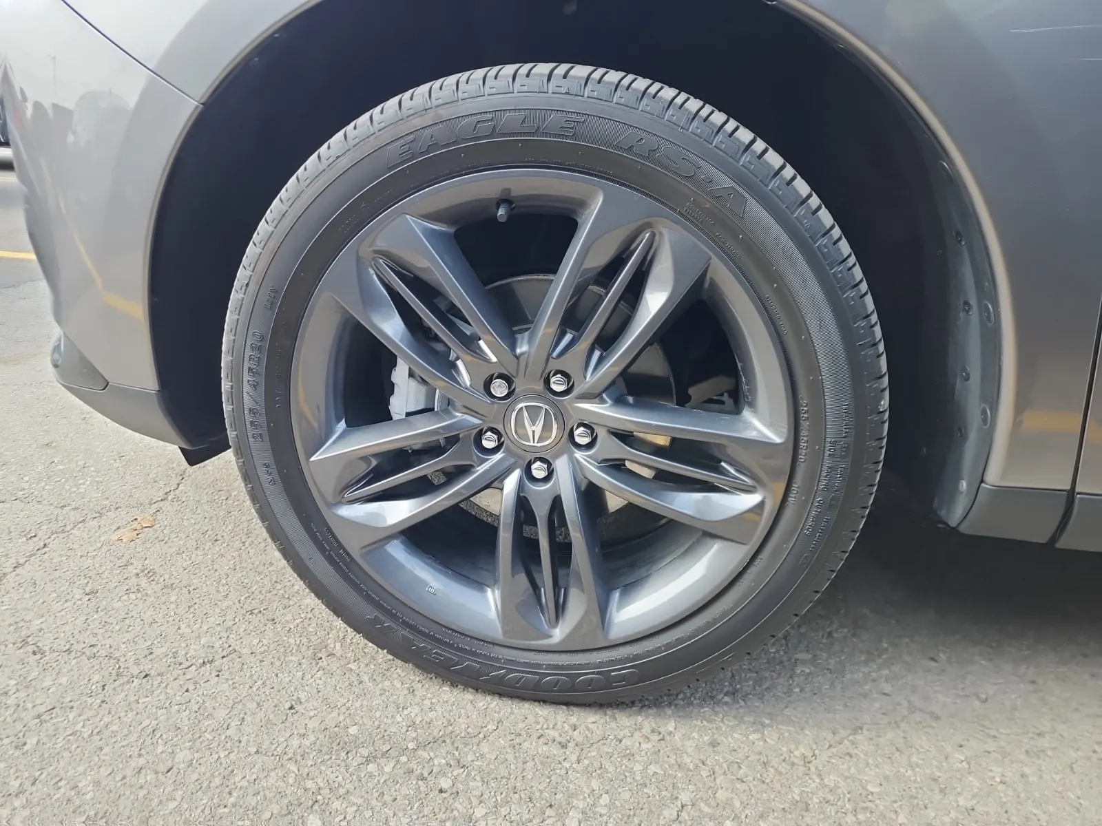 Front driver wheel/tire photo