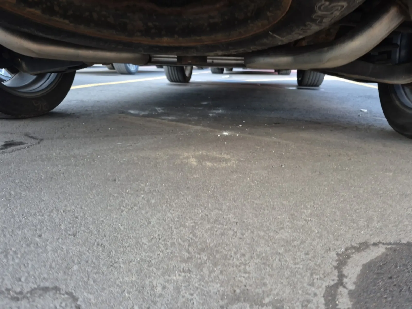 Undercarriage - Rear Photo