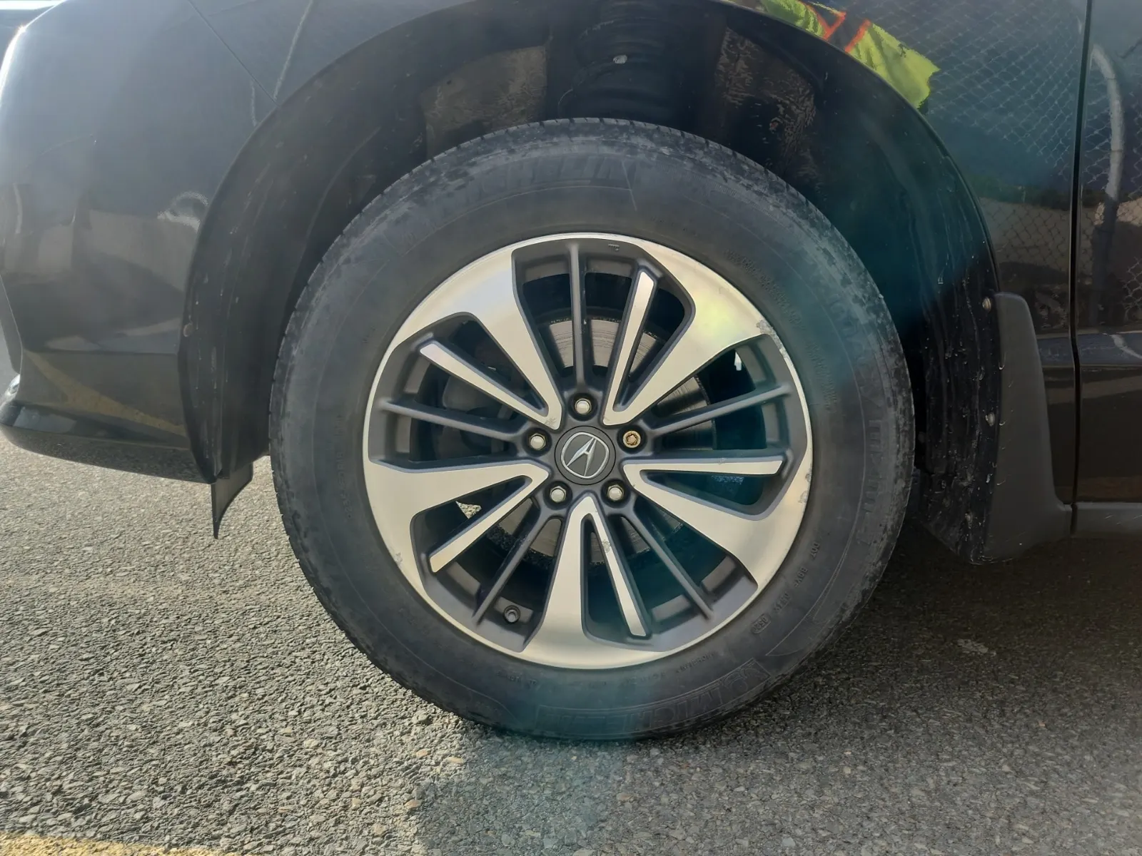 Front driver wheel/tire photo