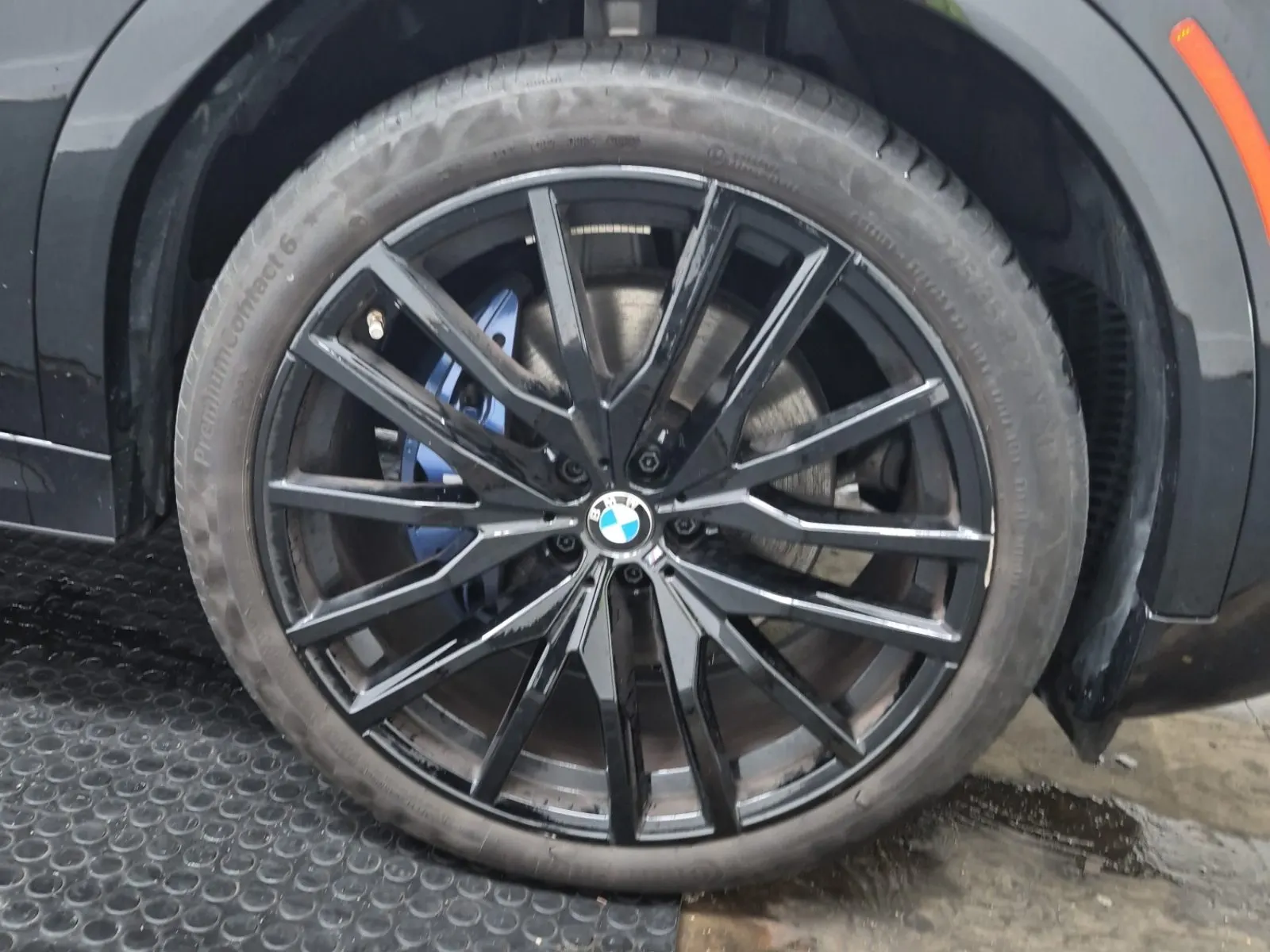 Right Front Wheel/Tire Photo