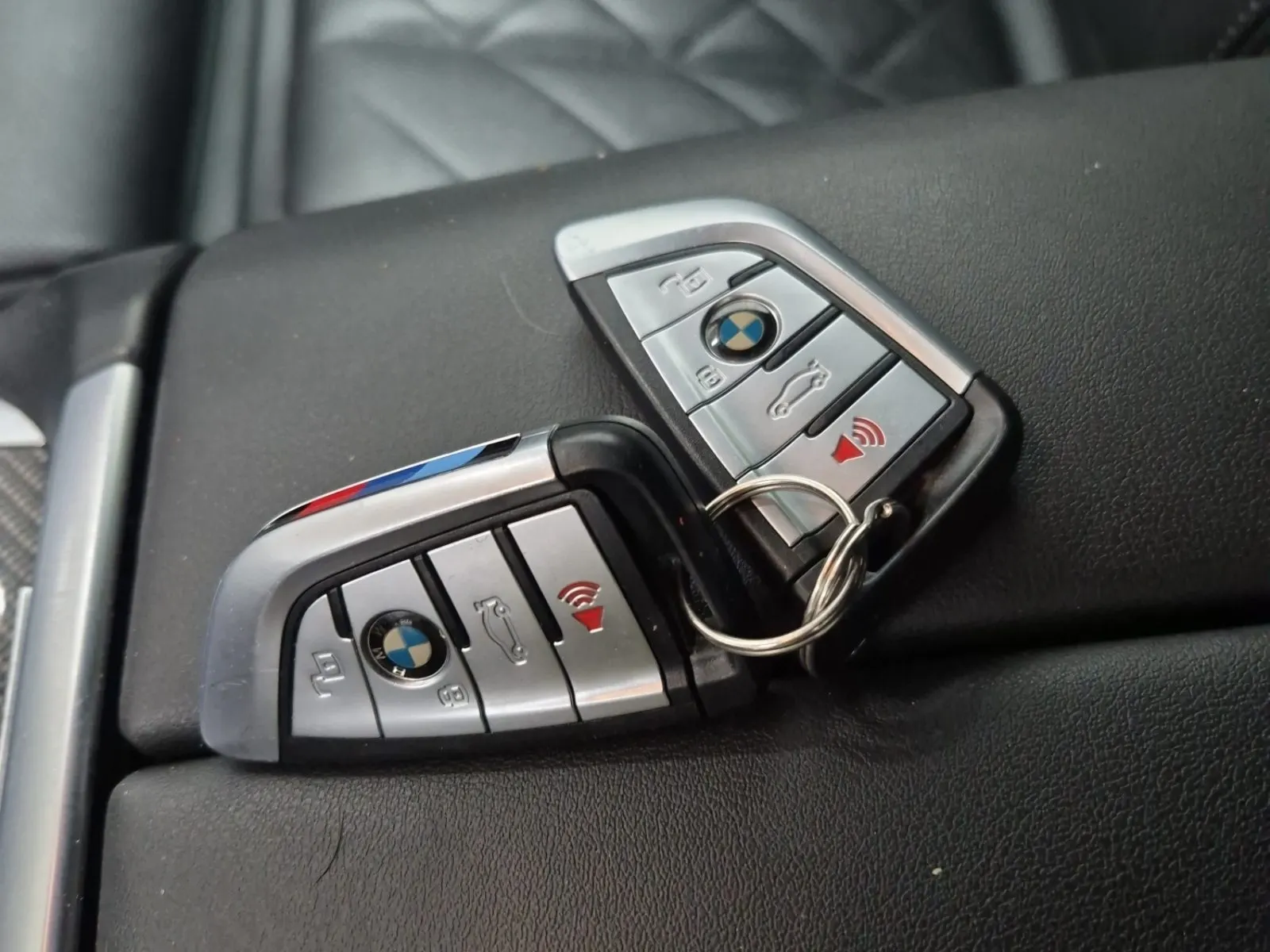 Keys/Fobs/Manual Photo