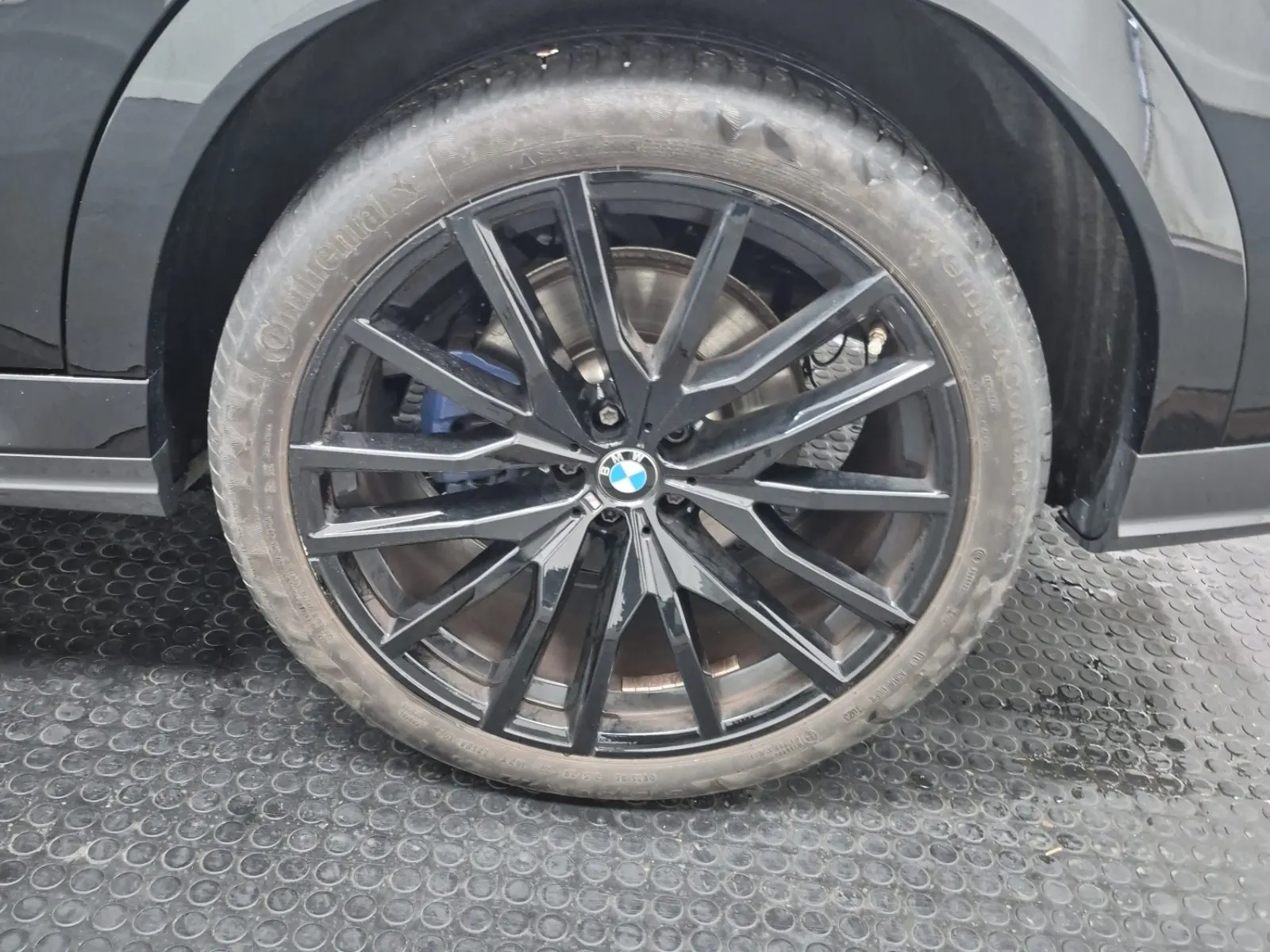 Left Rear Wheel/Tire Photo