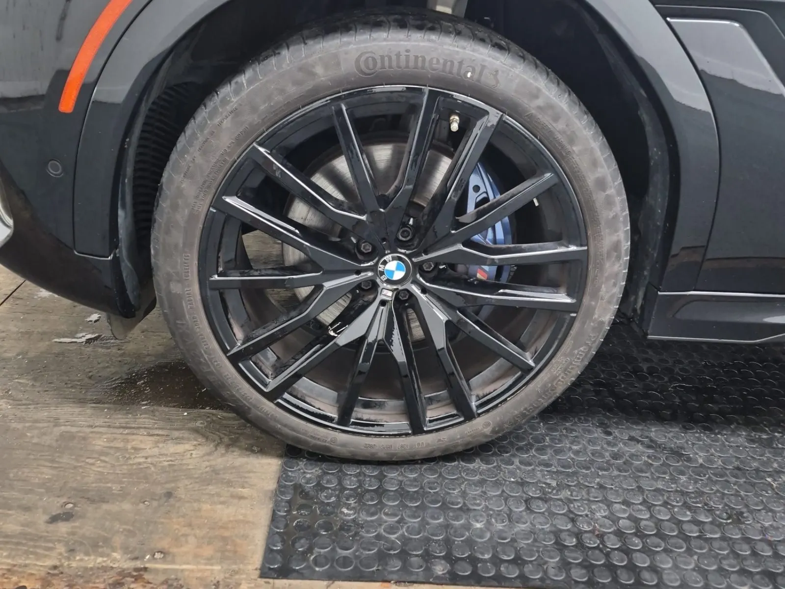 Front driver wheel/tire photo