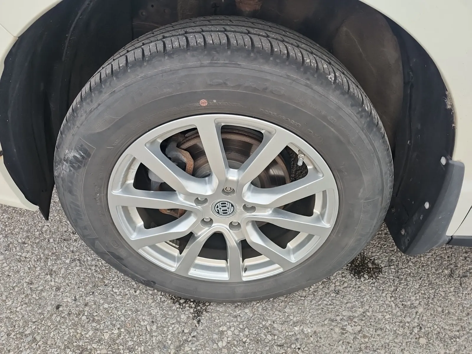 Front driver wheel/tire photo