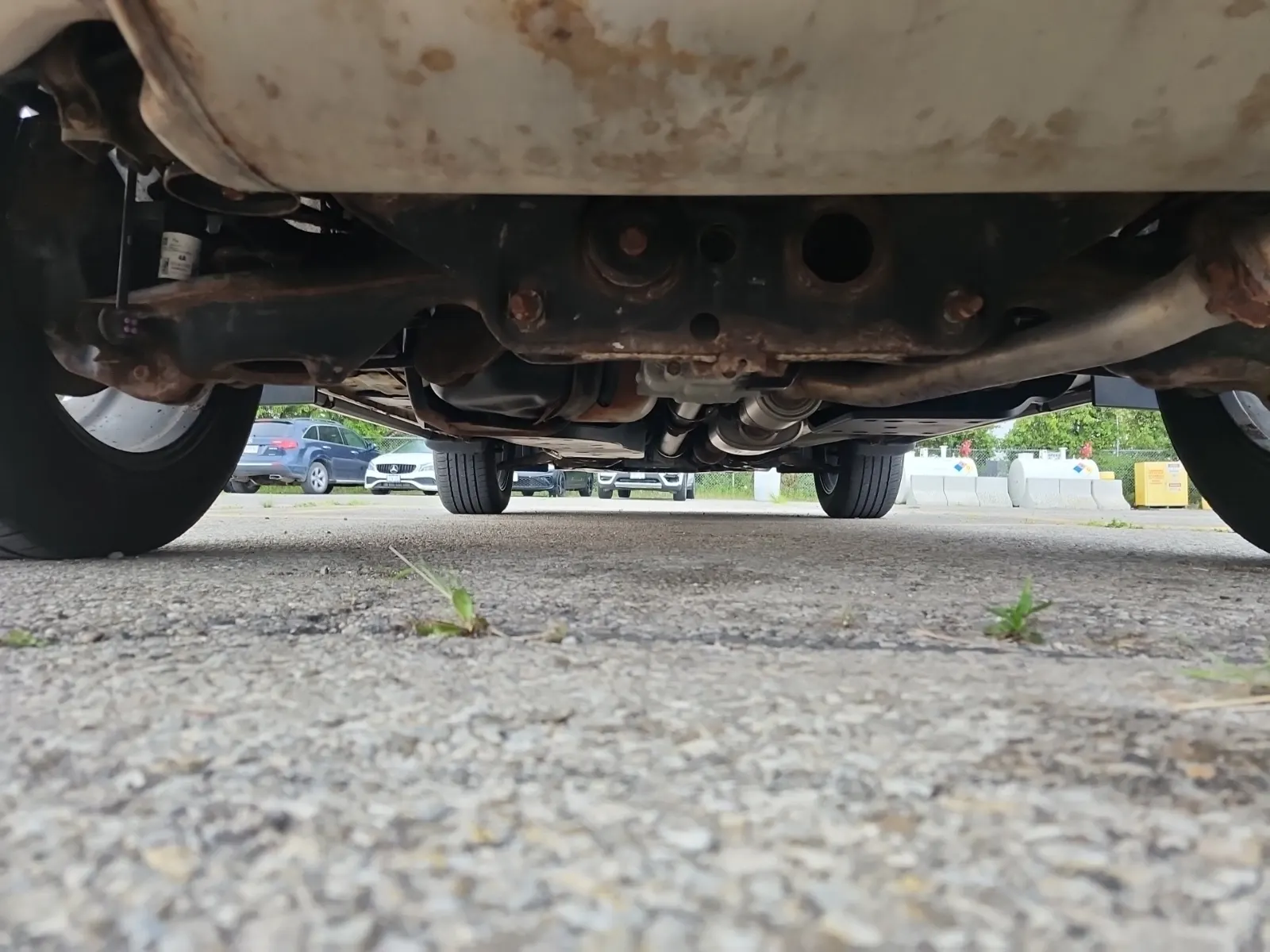 Undercarriage - Rear Photo