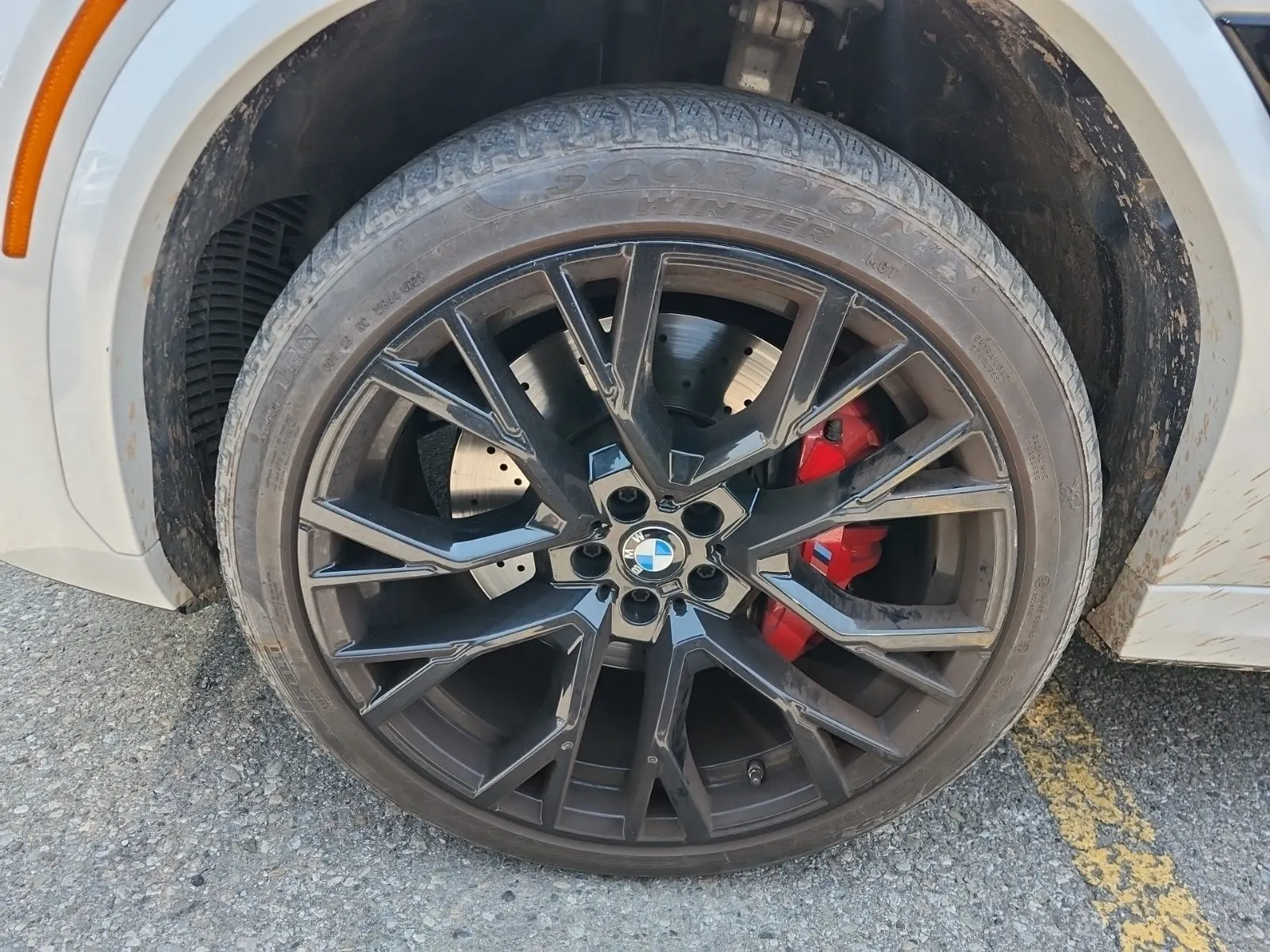 Front driver wheel/tire photo