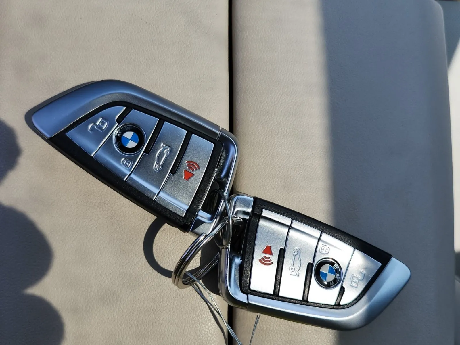 Keys/Fobs/Manual Photo