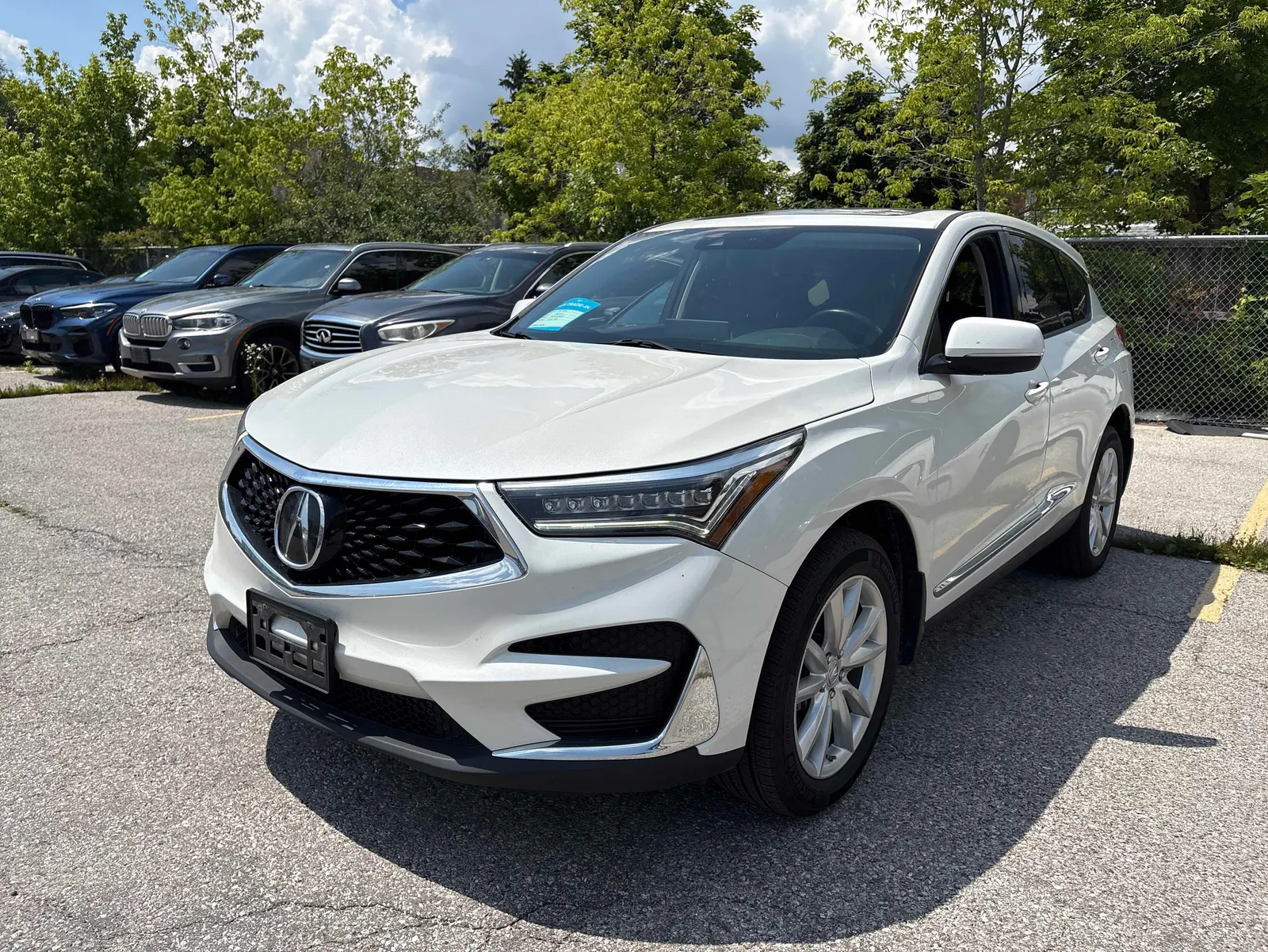 3/4 Front (Main image)