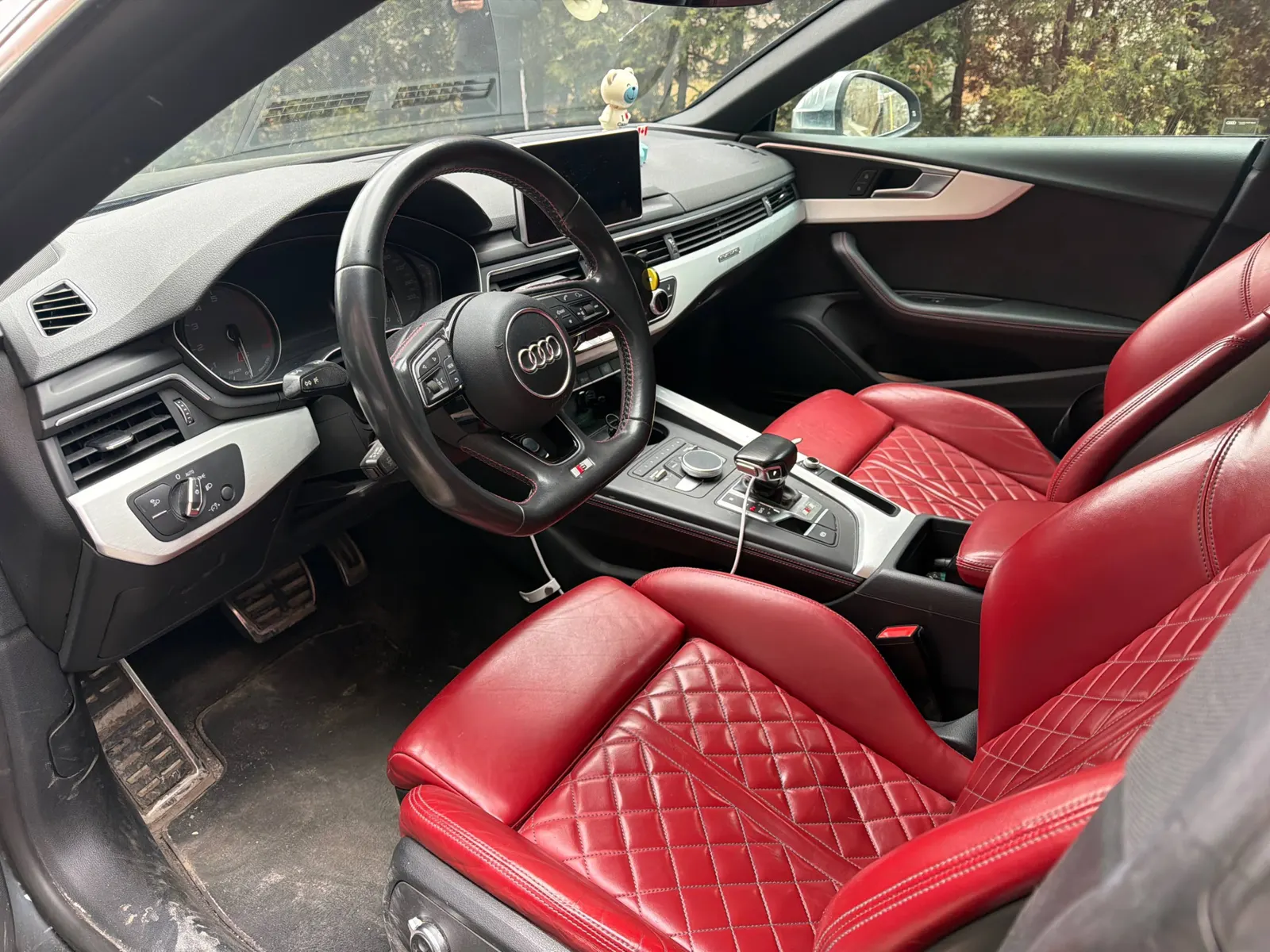 Interior driver side