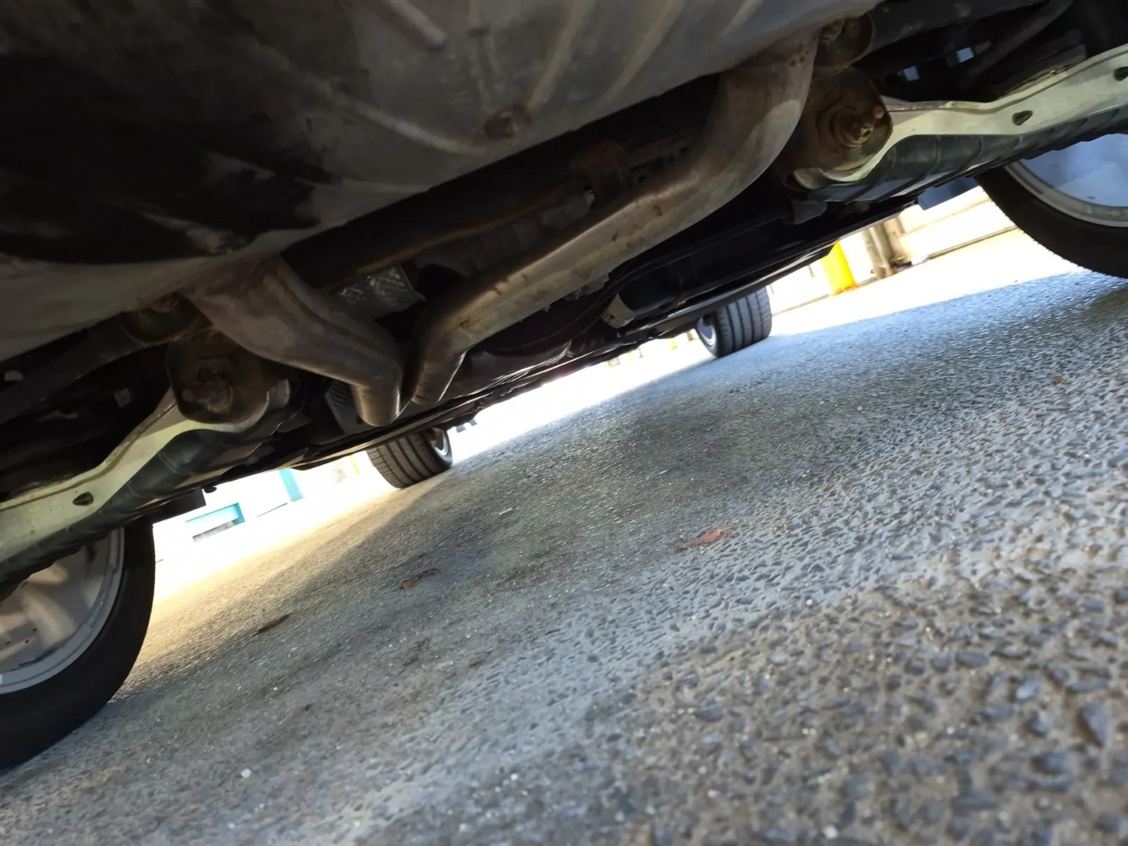 Undercarriage - Rear Photo