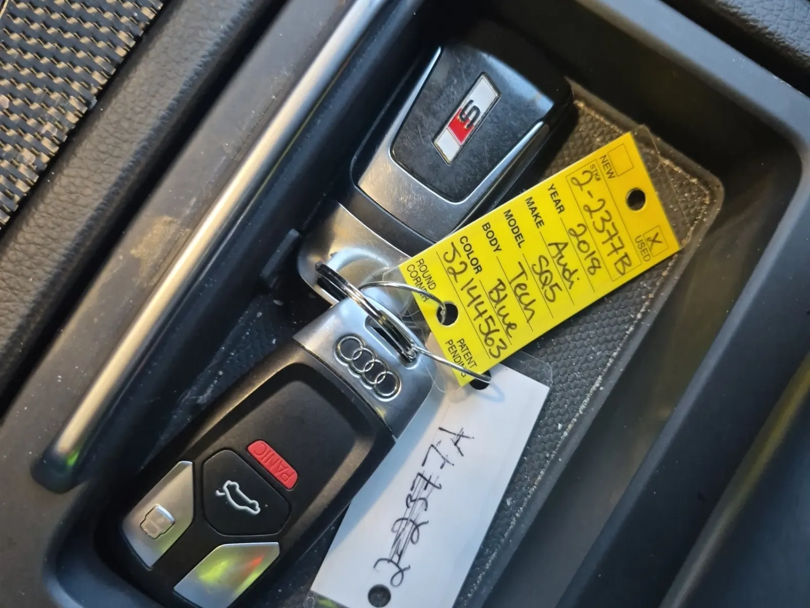 Keys/Fobs/Manual Photo