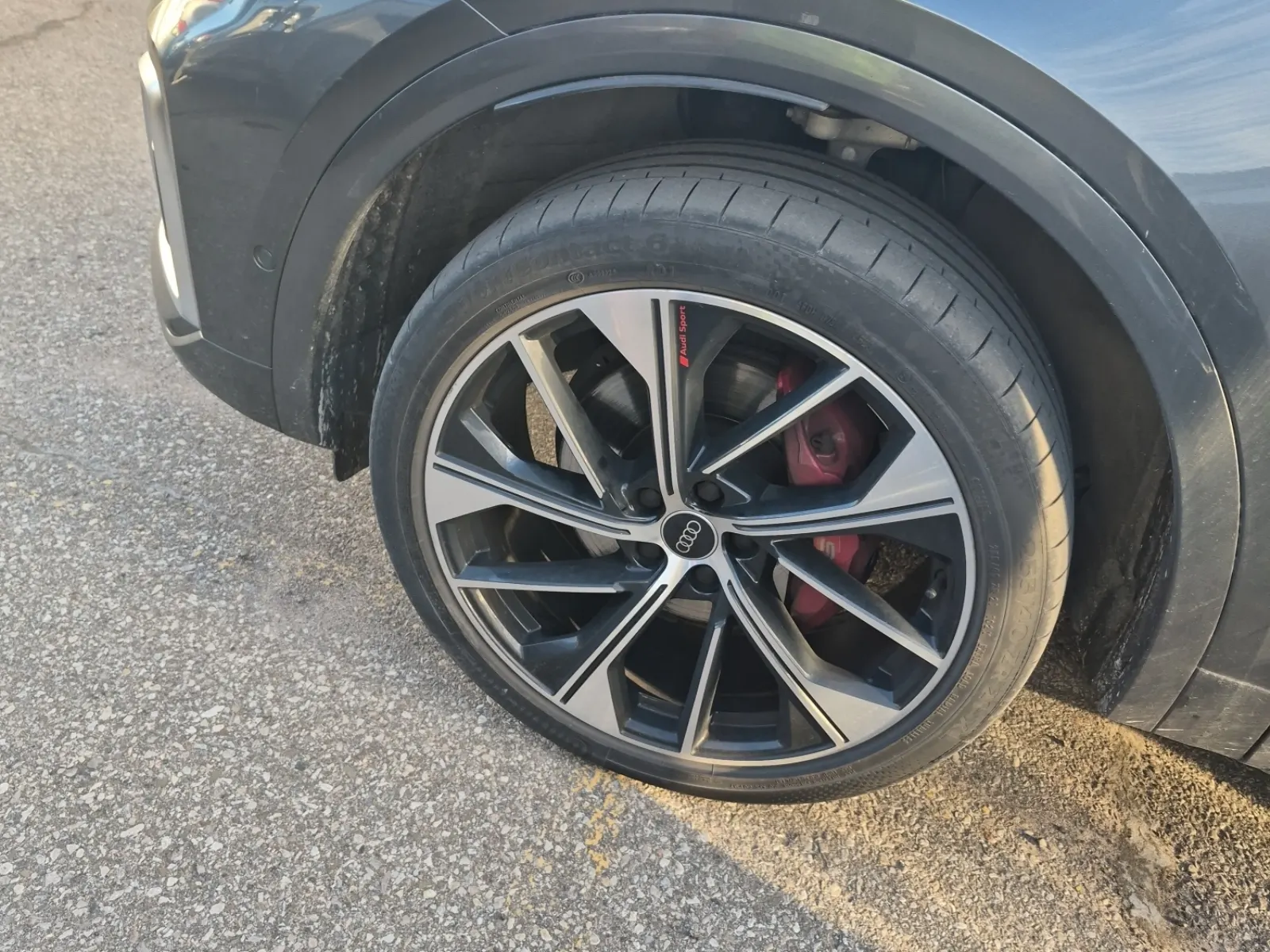 Front driver wheel/tire photo