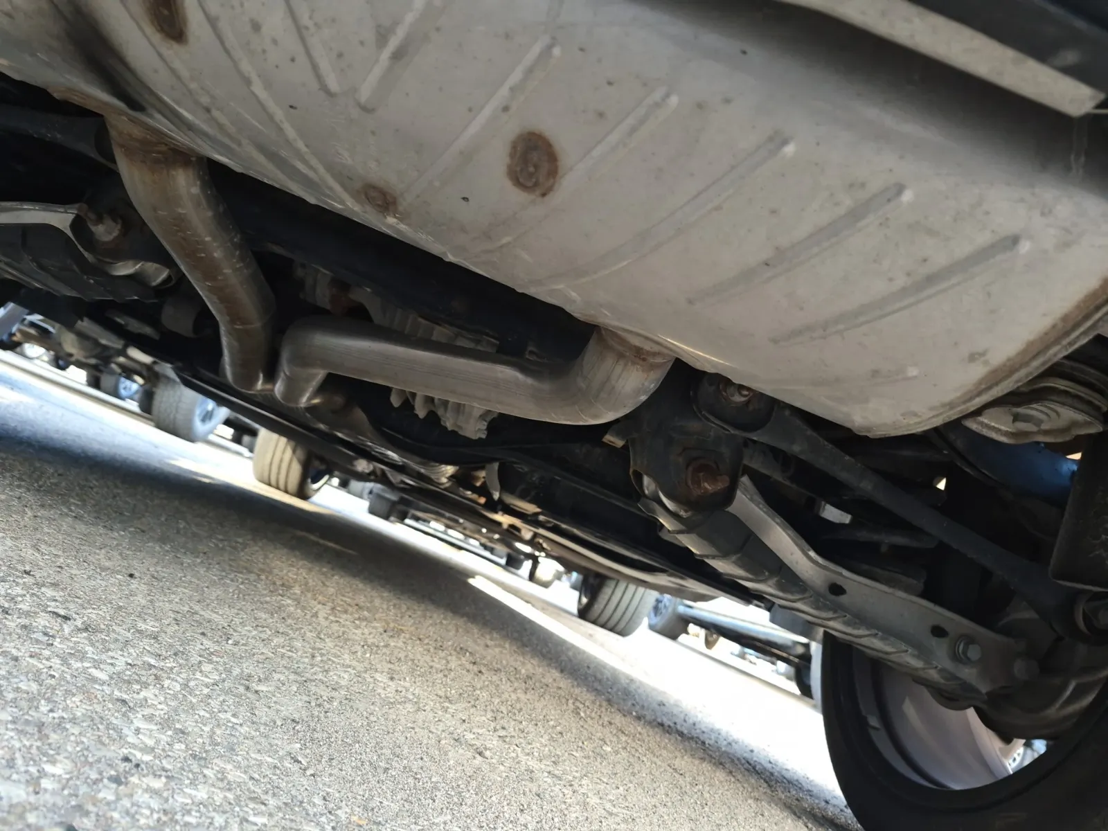 Undercarriage - Rear Photo