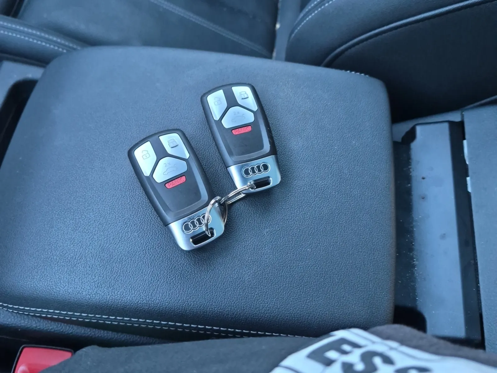 Keys/Fobs/Manual Photo