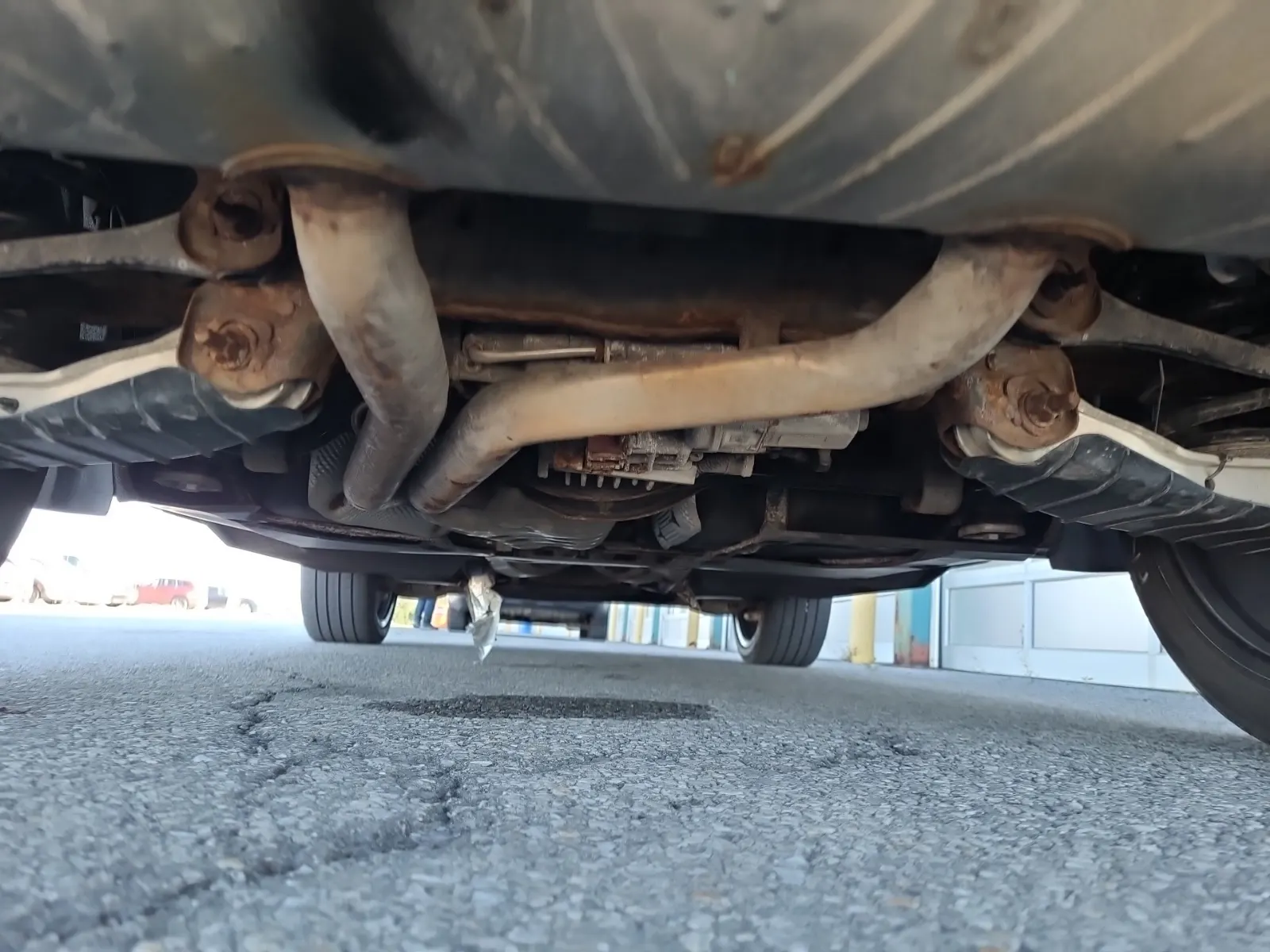 Undercarriage - Rear Photo
