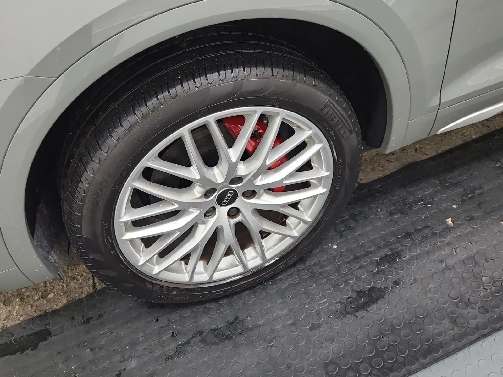 Front driver wheel/tire photo