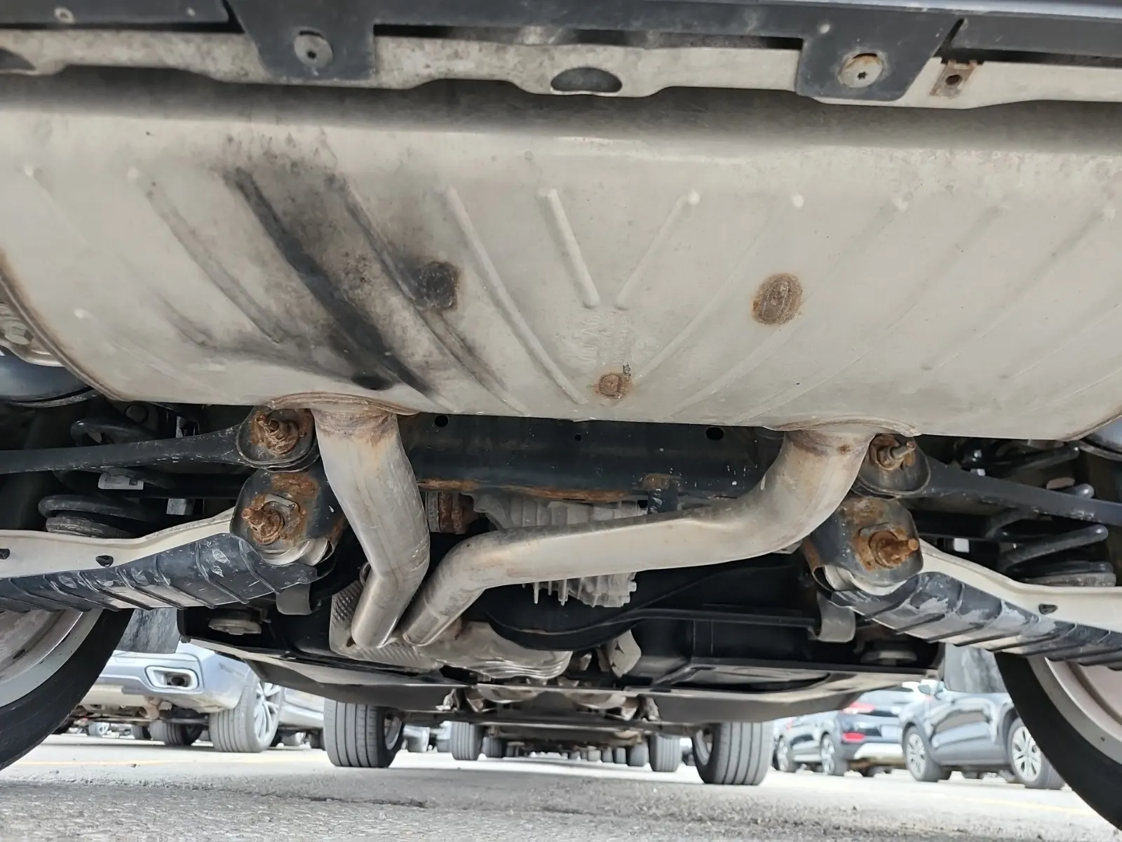 Undercarriage - Rear Photo
