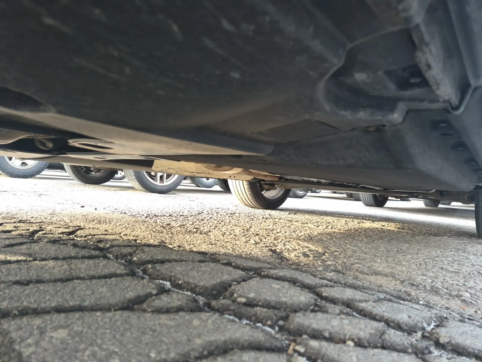 Undercarriage - Passenger Photo