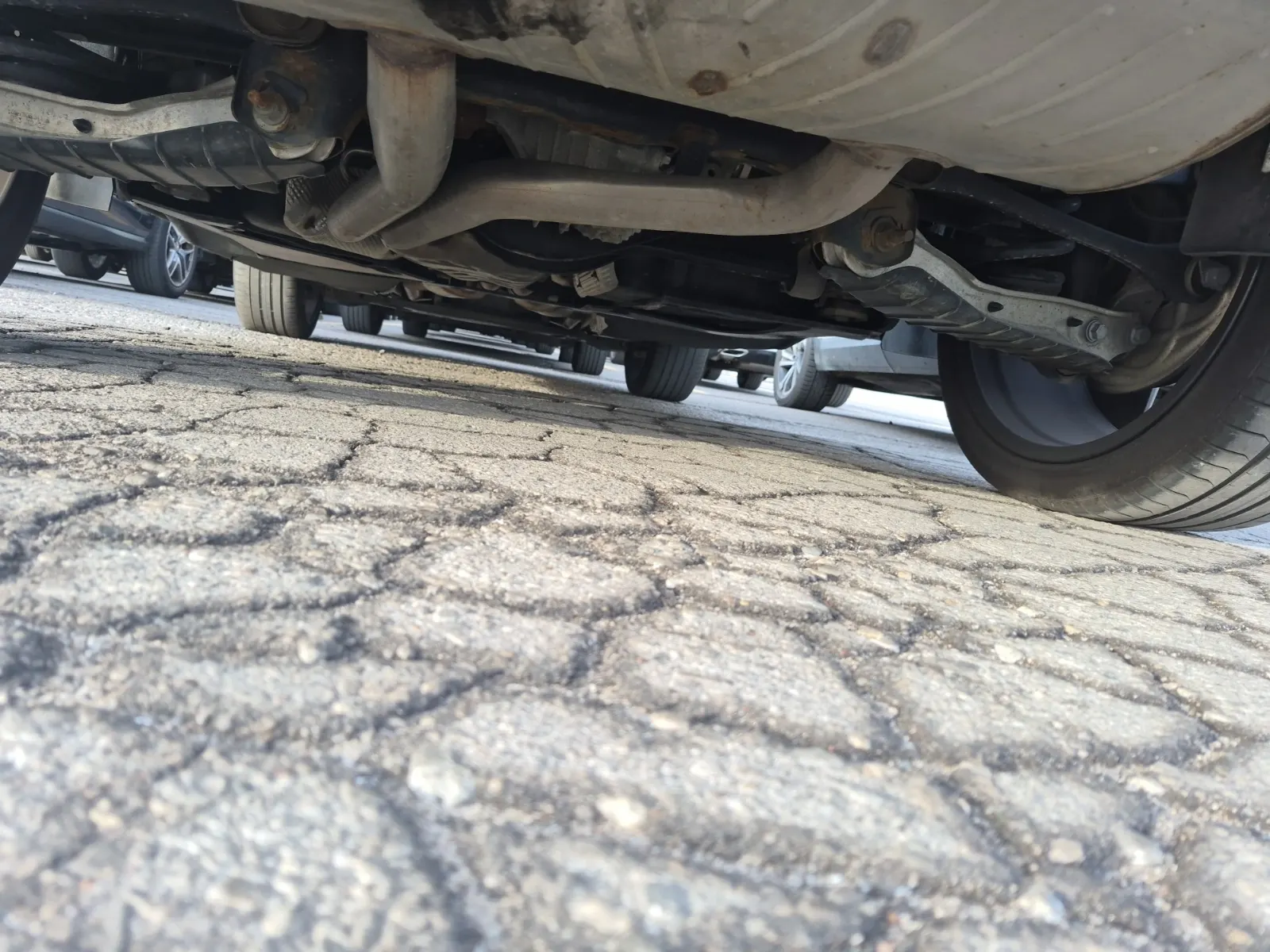 Undercarriage - Rear Photo