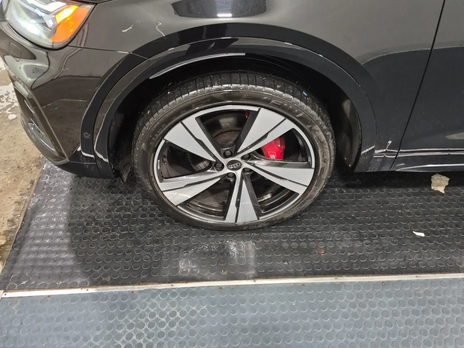 Front driver wheel/tire photo