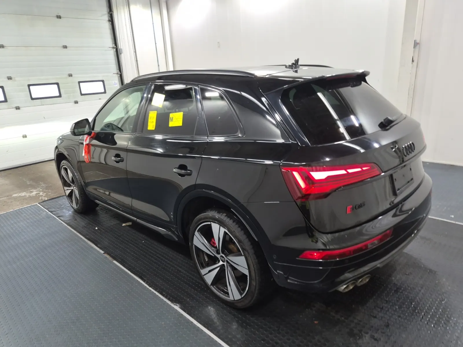 Driver Rear 3/4 Photo