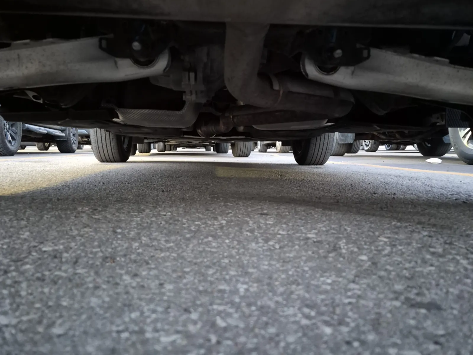 Undercarriage - Rear Photo