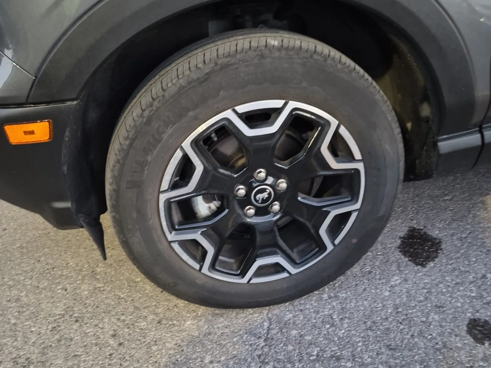 Front driver wheel/tire photo