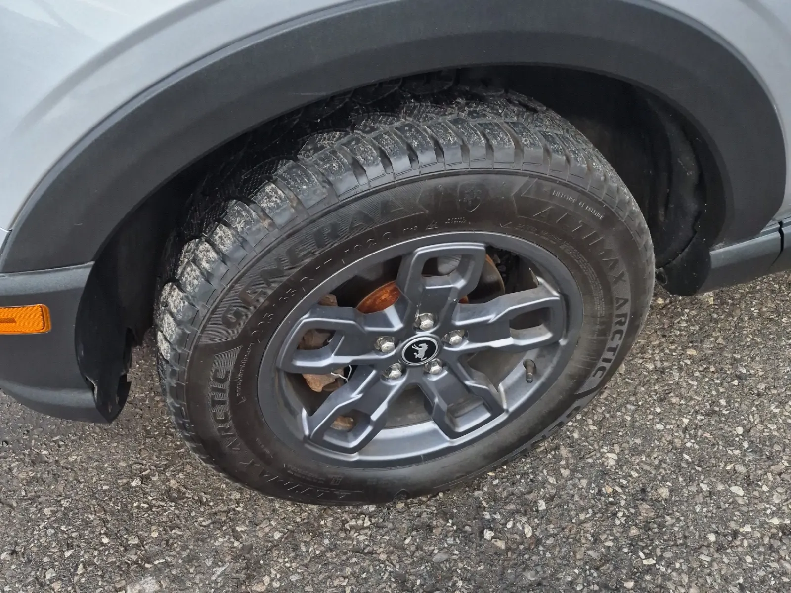 Front driver wheel/tire photo