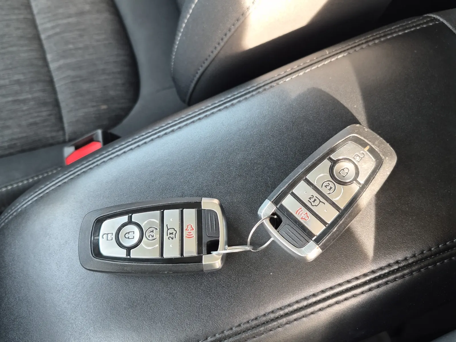 Keys/Fobs/Manual Photo