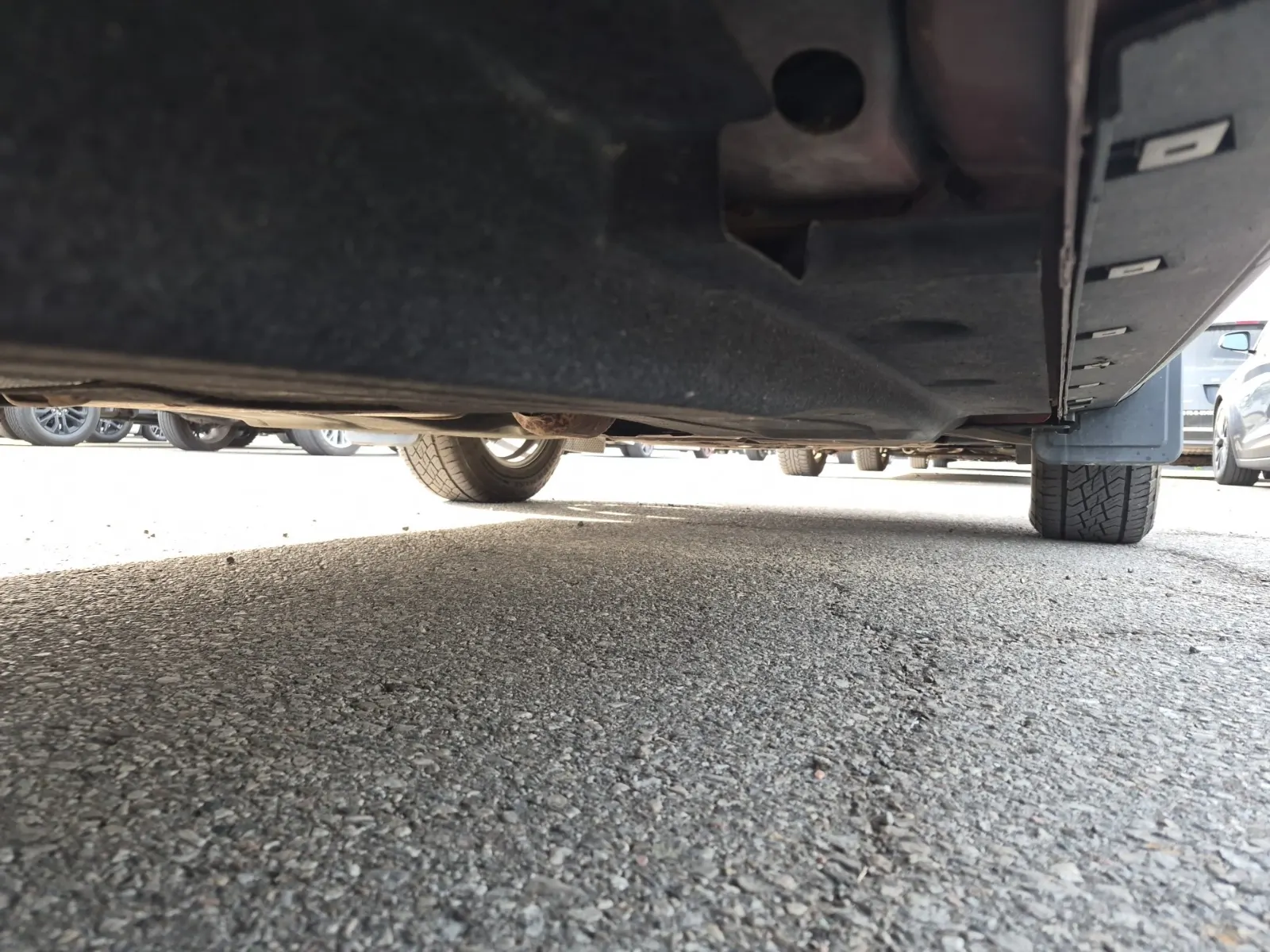 Undercarriage - Passenger Photo