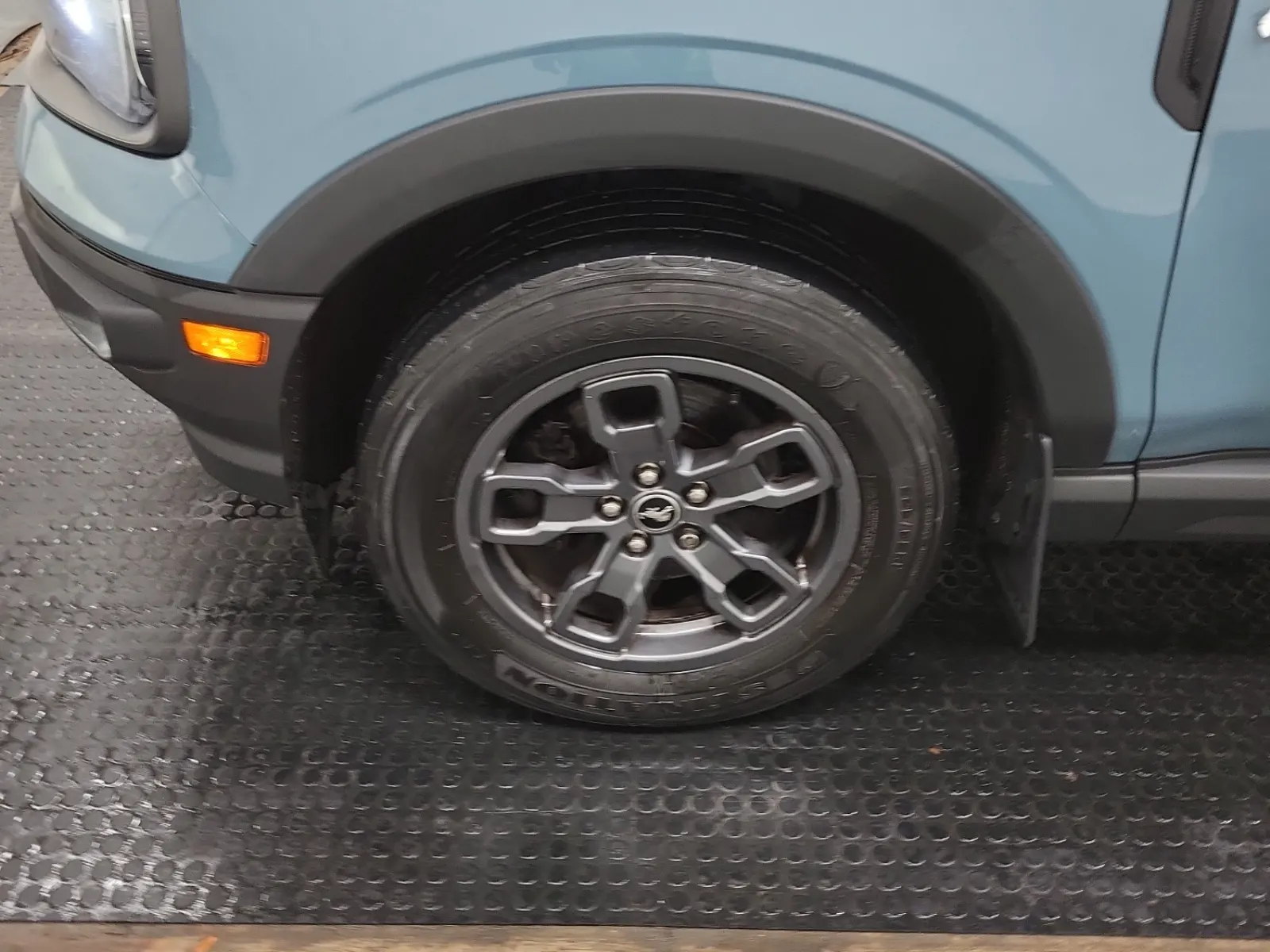 Front driver wheel/tire photo