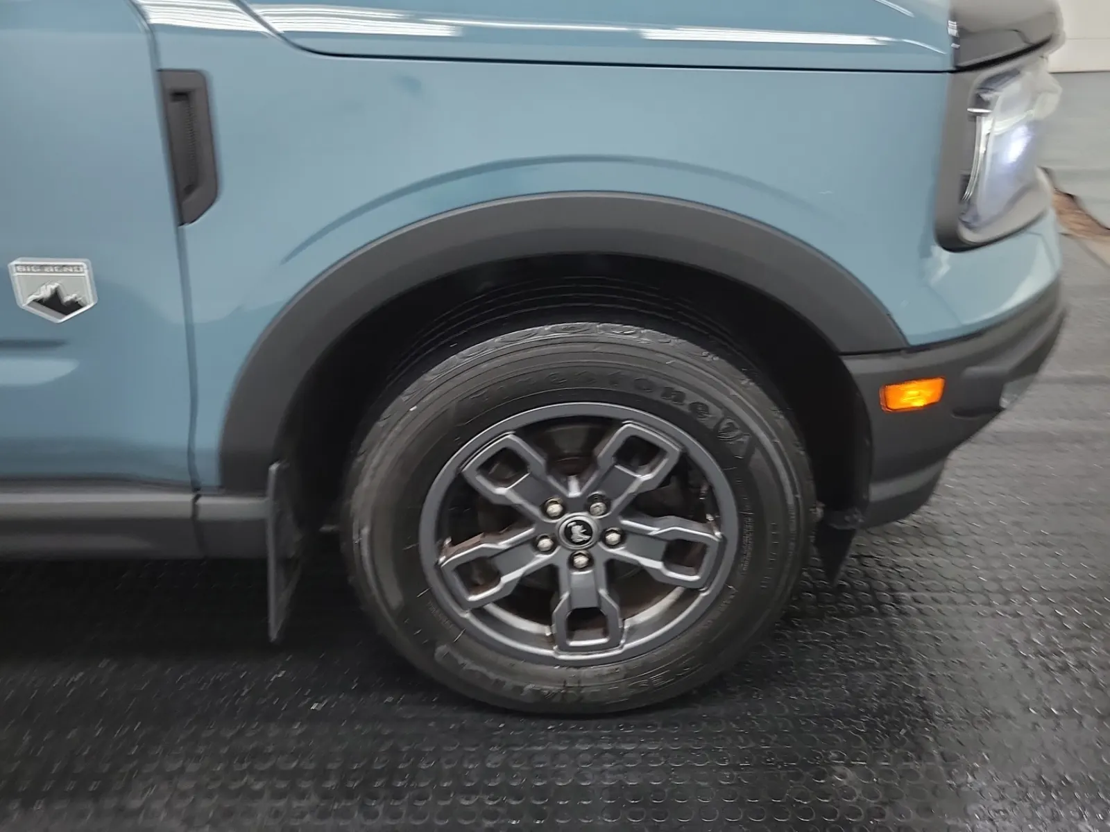 Right Front Wheel/Tire Photo