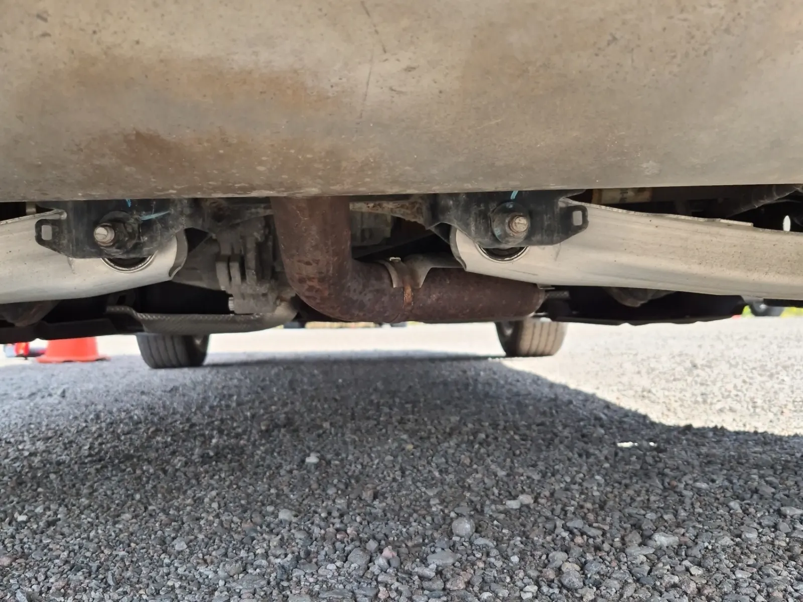 Undercarriage - Rear Photo