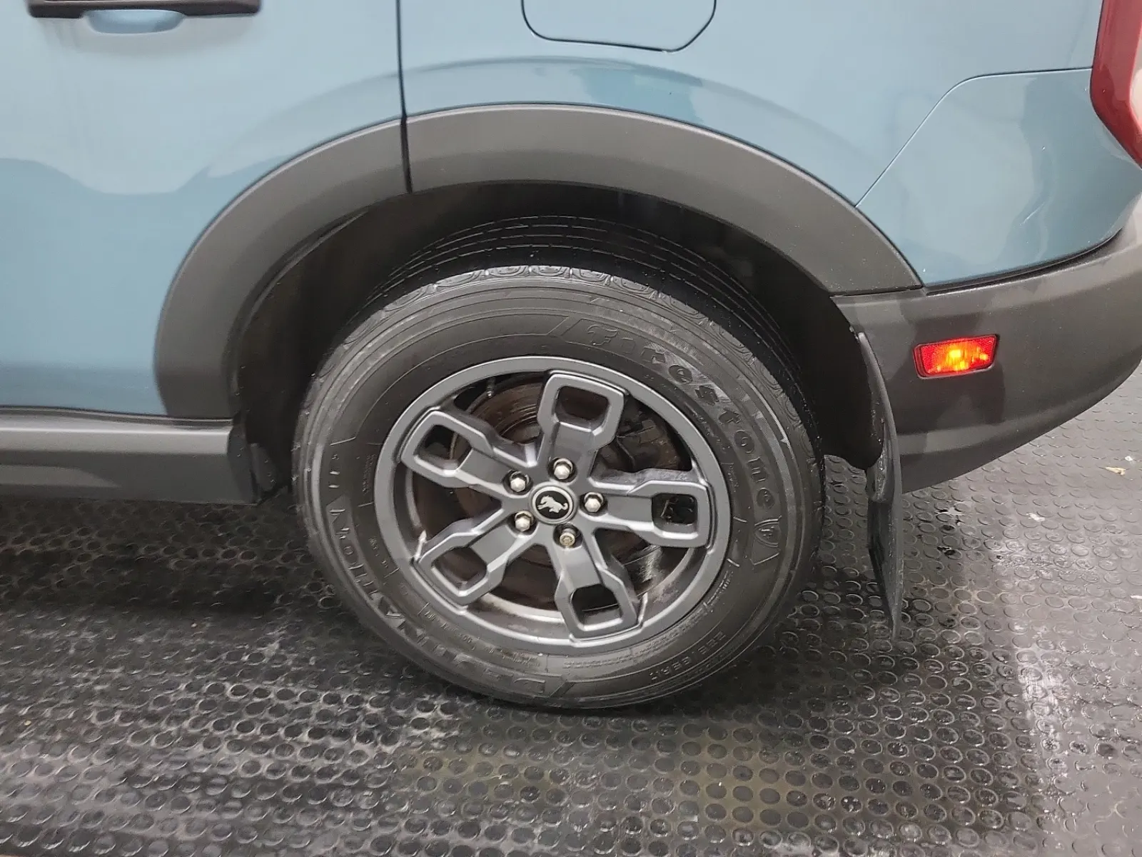 Left Rear Wheel/Tire Photo