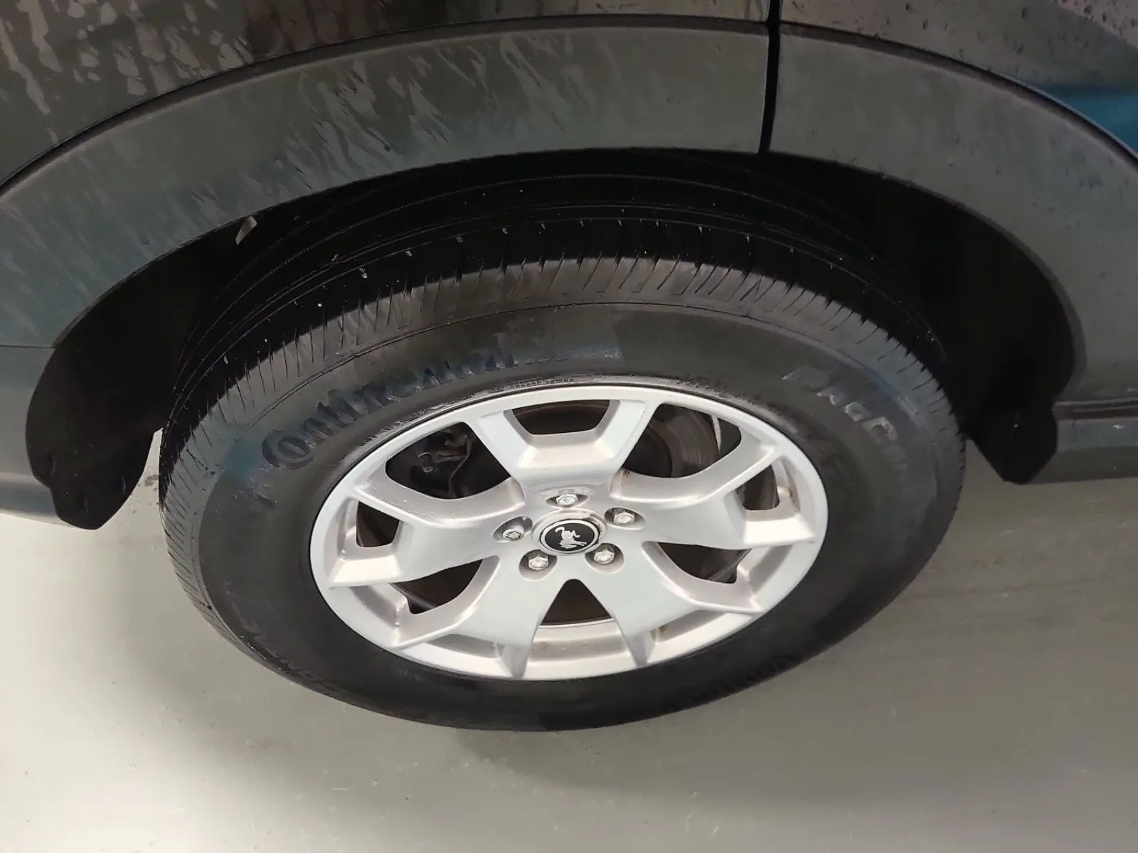Right Rear Wheel/Tire Photo