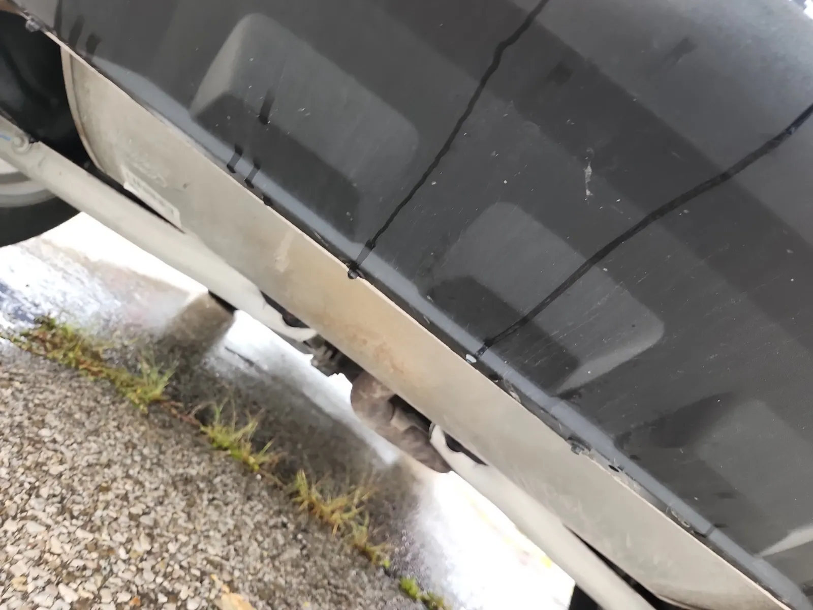 Undercarriage - Rear Photo