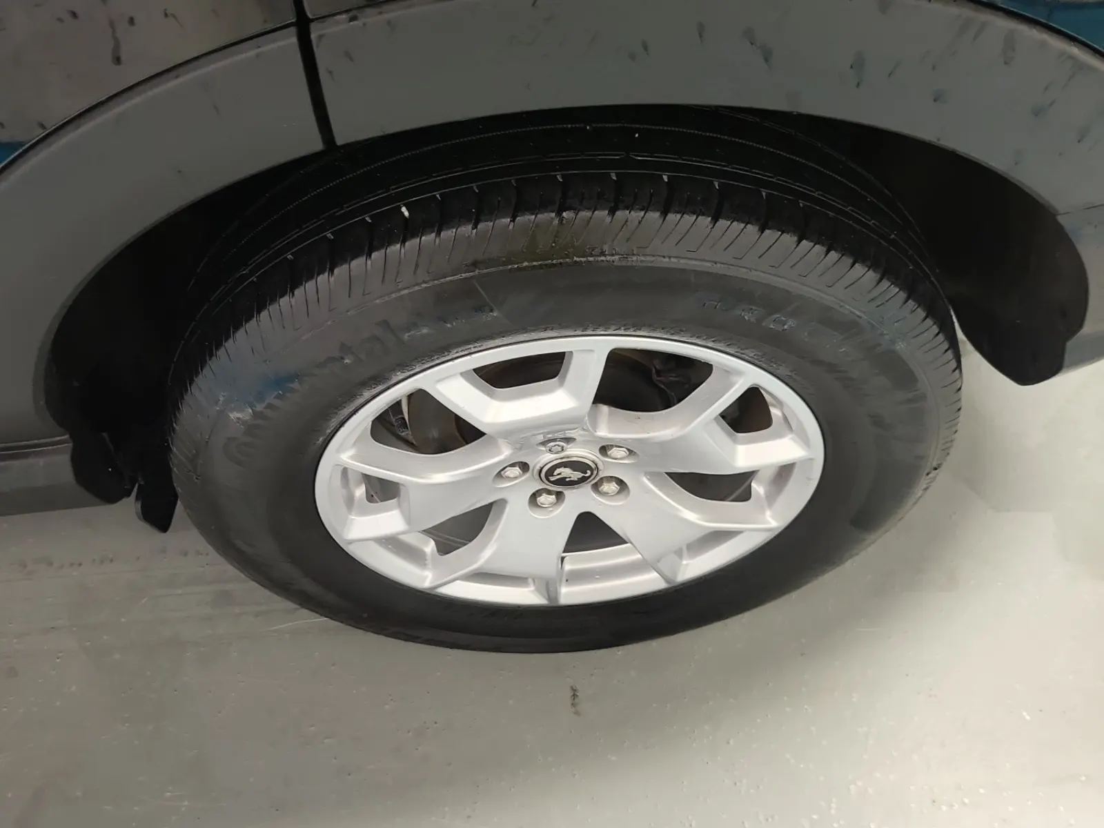 Left Rear Wheel/Tire Photo